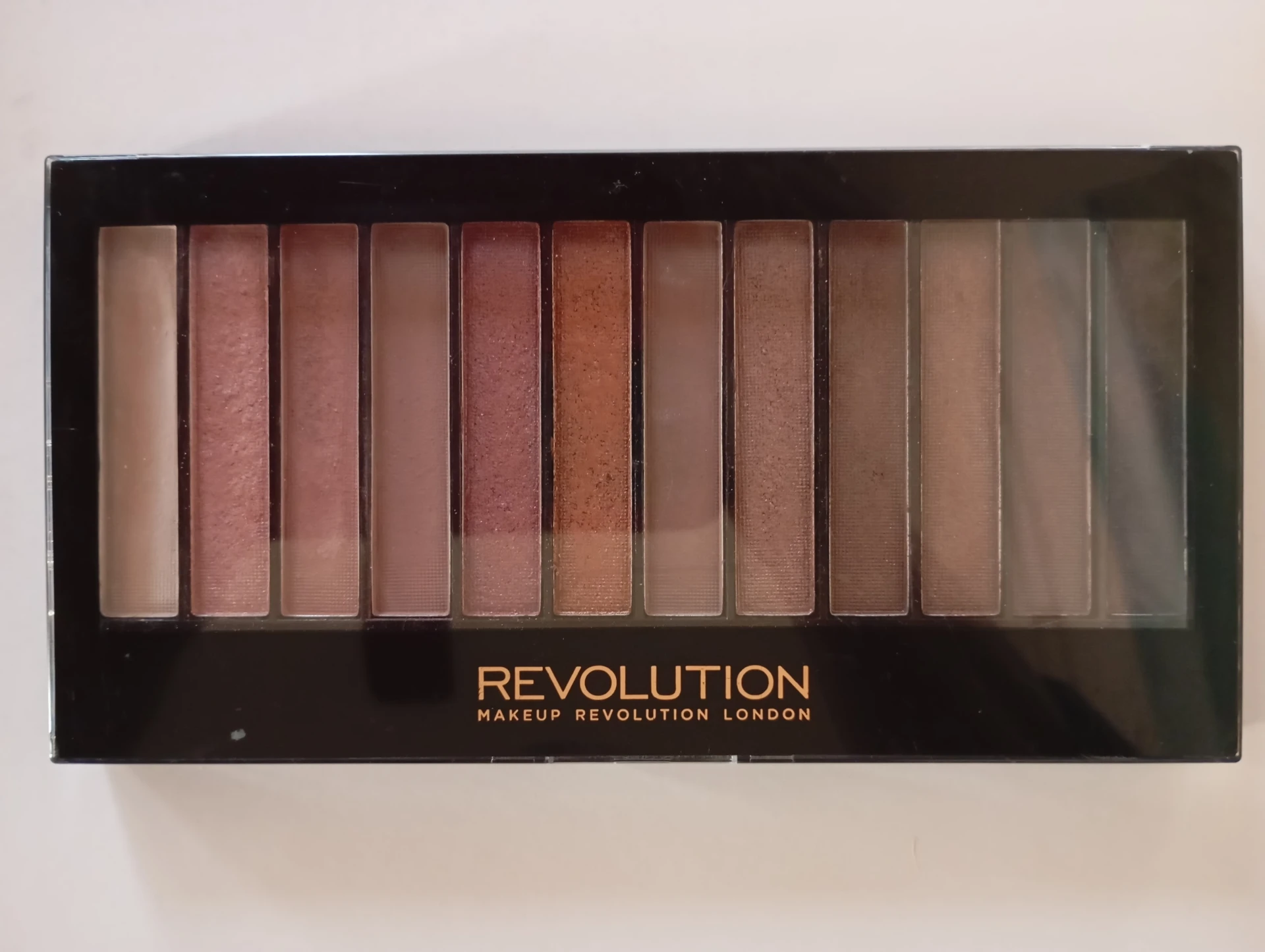 Ajándék 🎁 Revolution Iconic 3 paletta