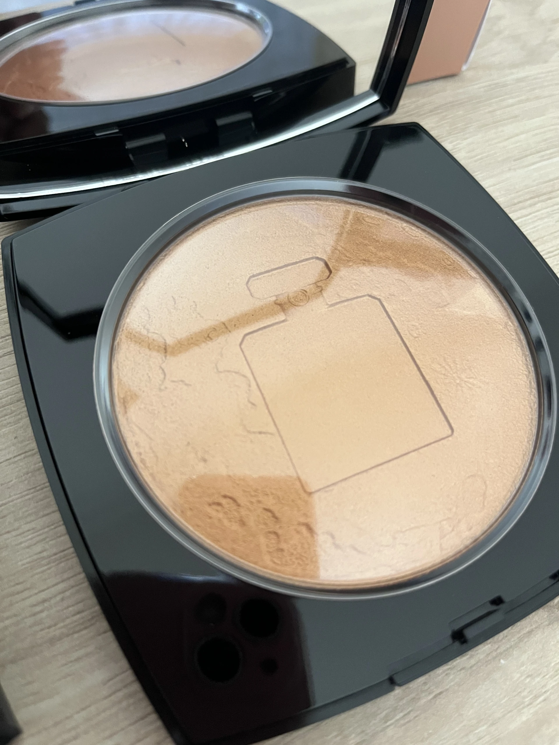 Chanel Éclat Lunaire Oversize Illuminating Face Powder - Limited Edition
