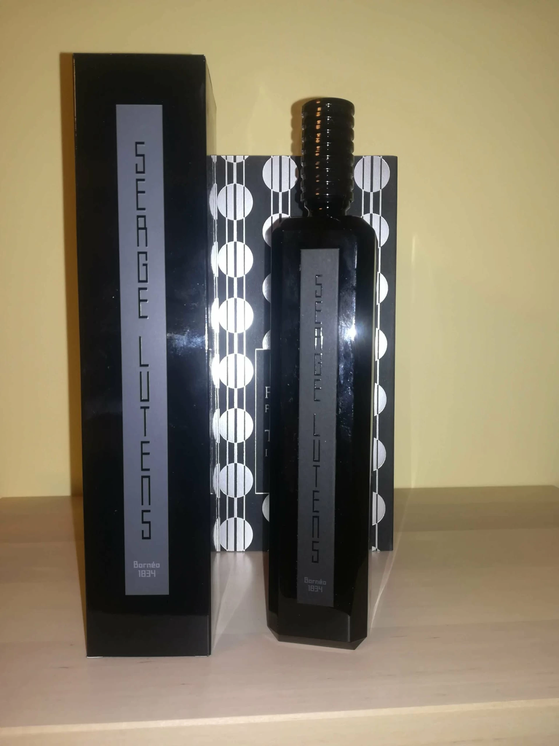 Serge Lutens Bornéo 1834 fújós minta