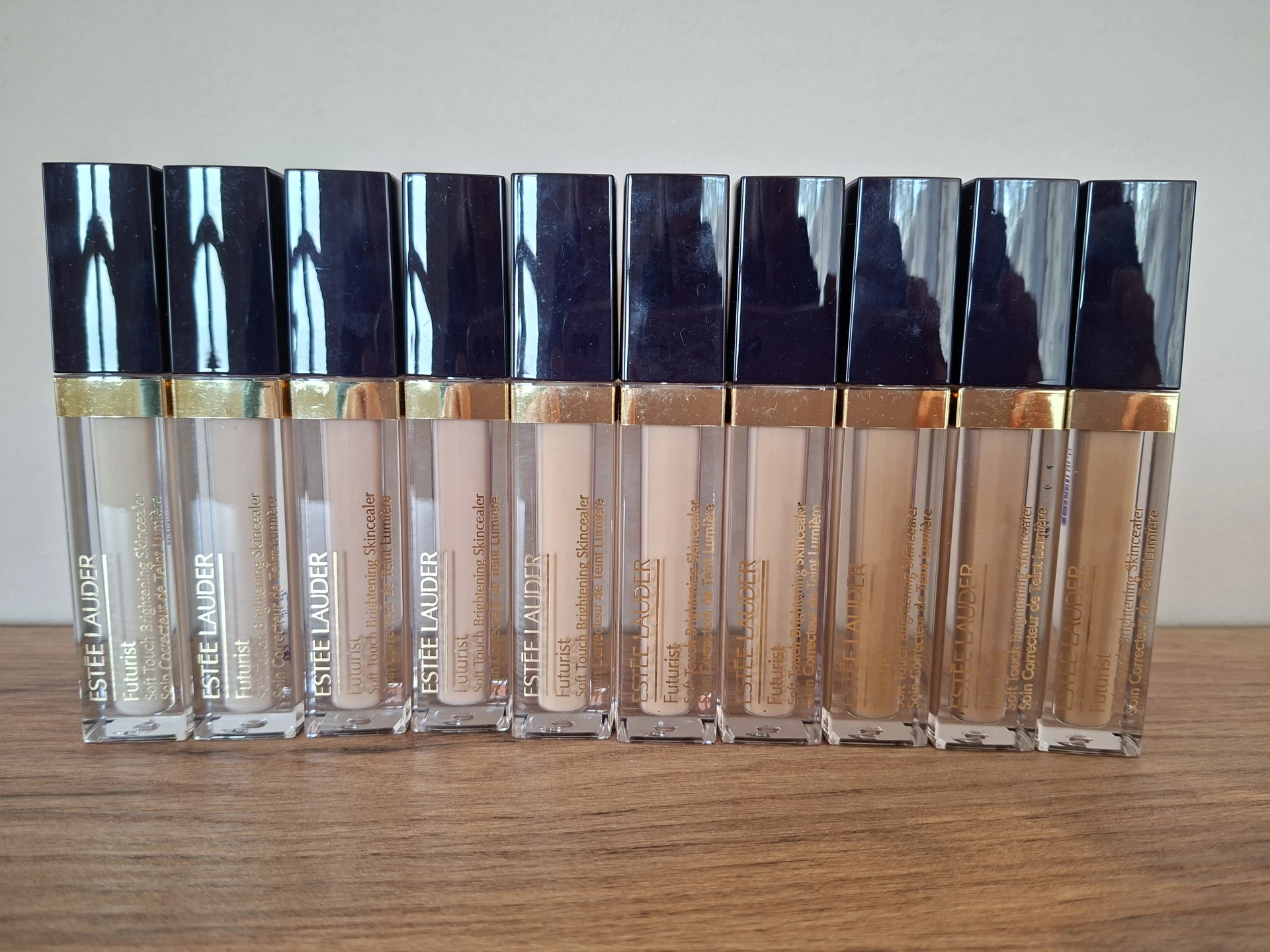 Estée Lauder Futurist Soft Touch Brightening Skincealer