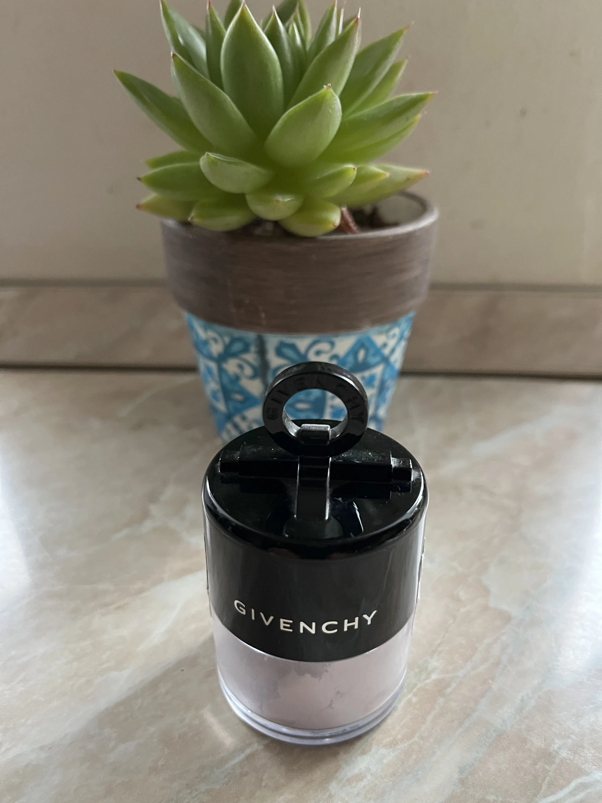 Givenchy Prisme Libre Travel Mat-finish & Enhanced Radiance Loose Powder 01