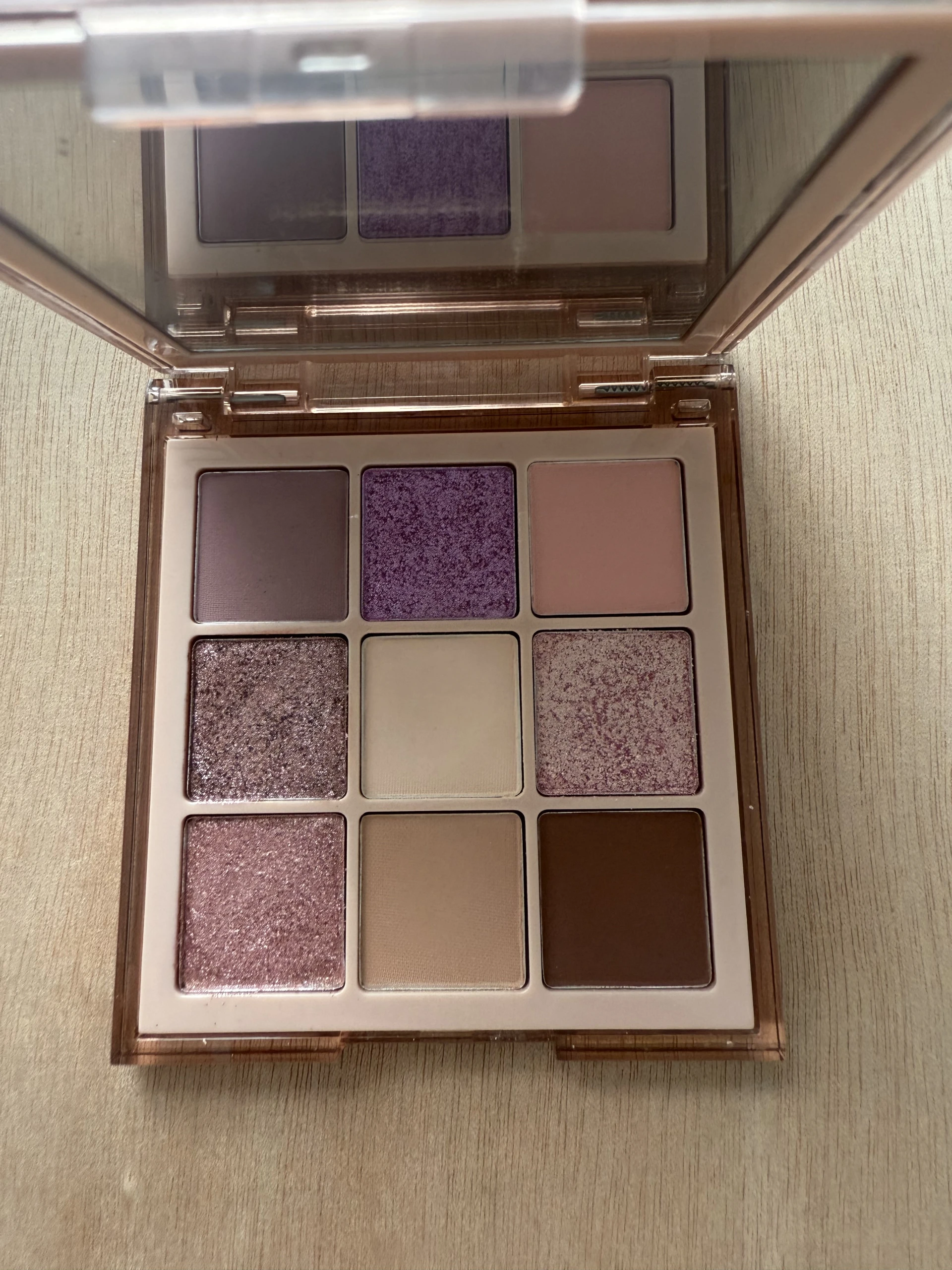 Huda Beauty light nude obsessions