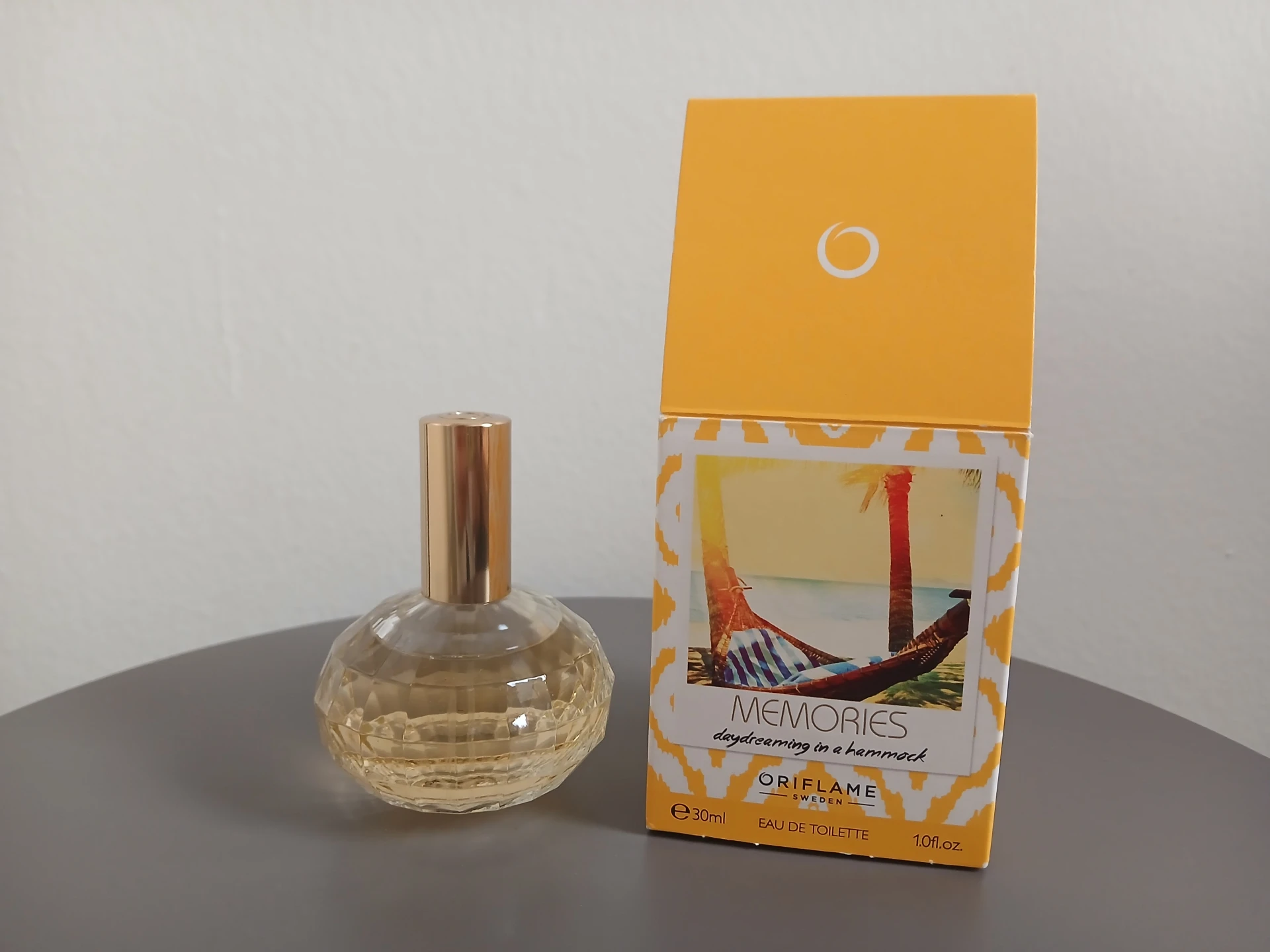 Oriflame Memories Daydreaming in Hammock