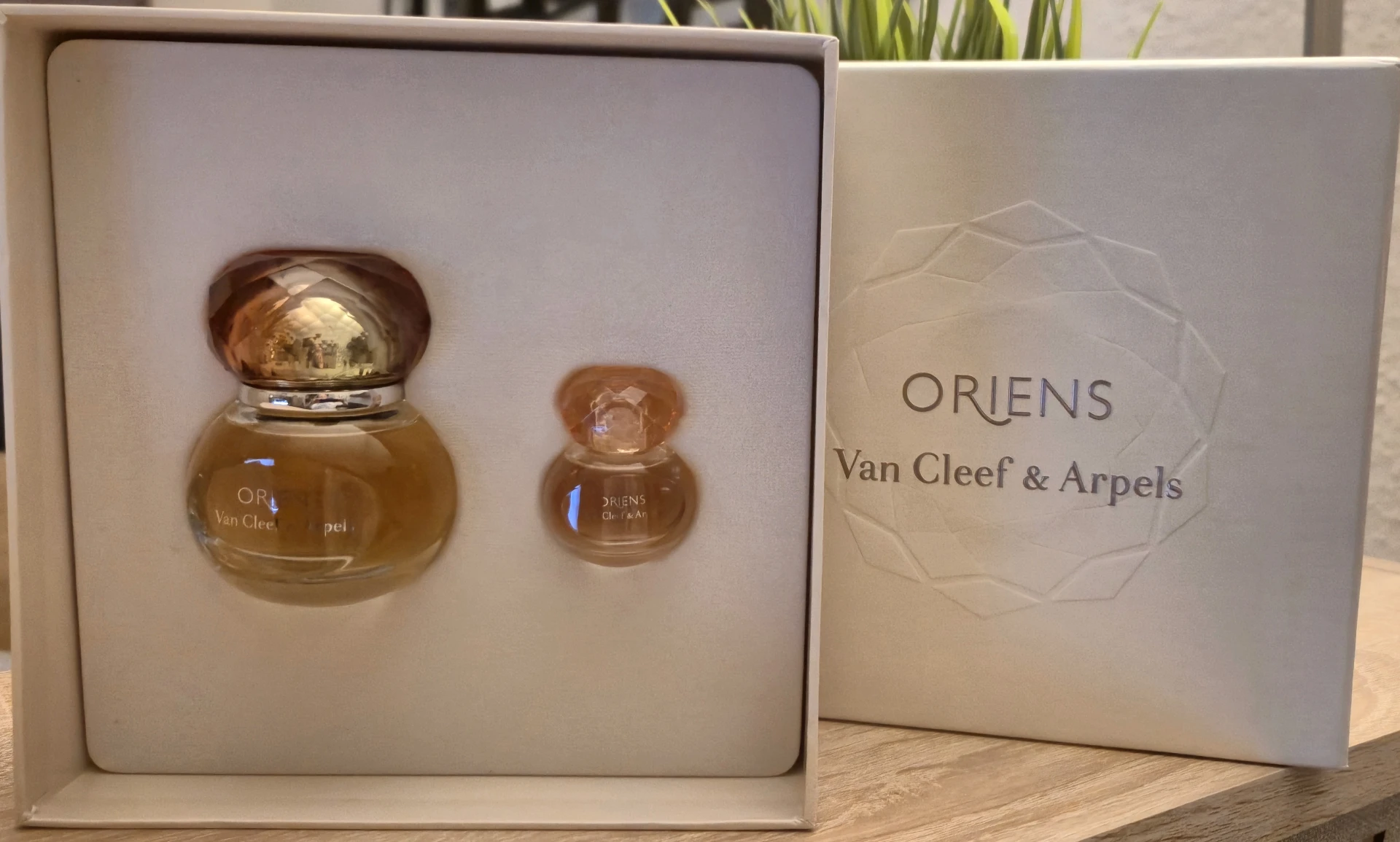 Új Van Cleef & Arpels Oriens szett