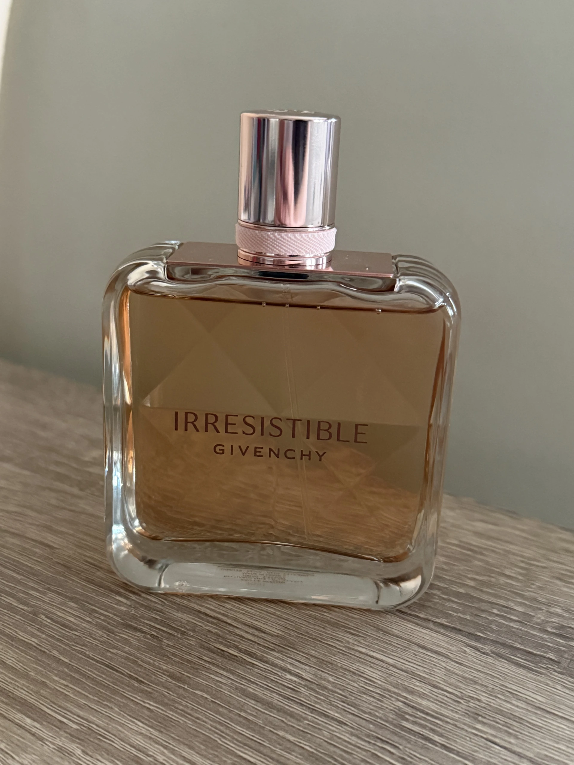 14.000 Ft+szállítás- ÜVEGÉBEN Givenchy Irresistible 100 ml edp
