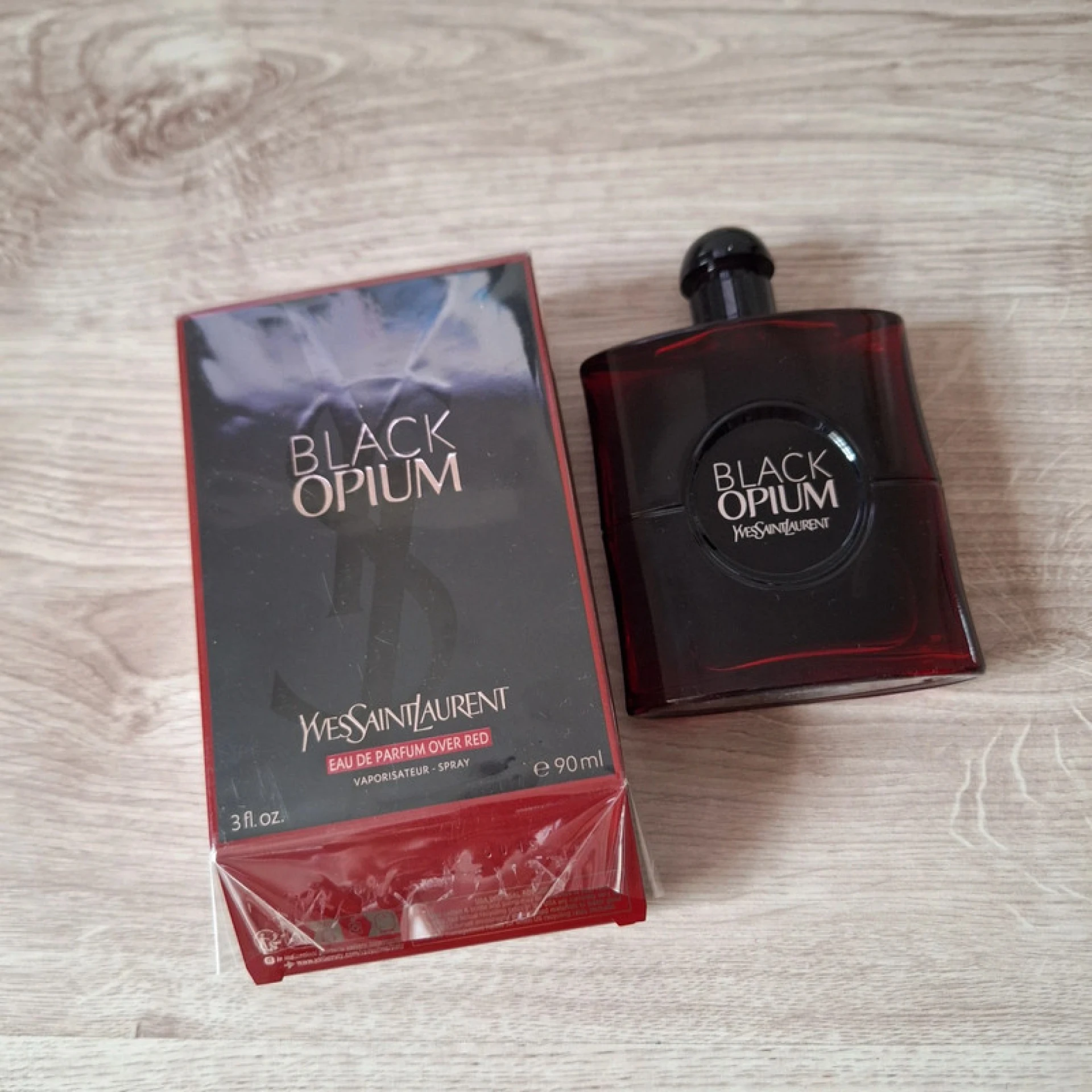 Yves Saint Laurent - Black Opium Over Red