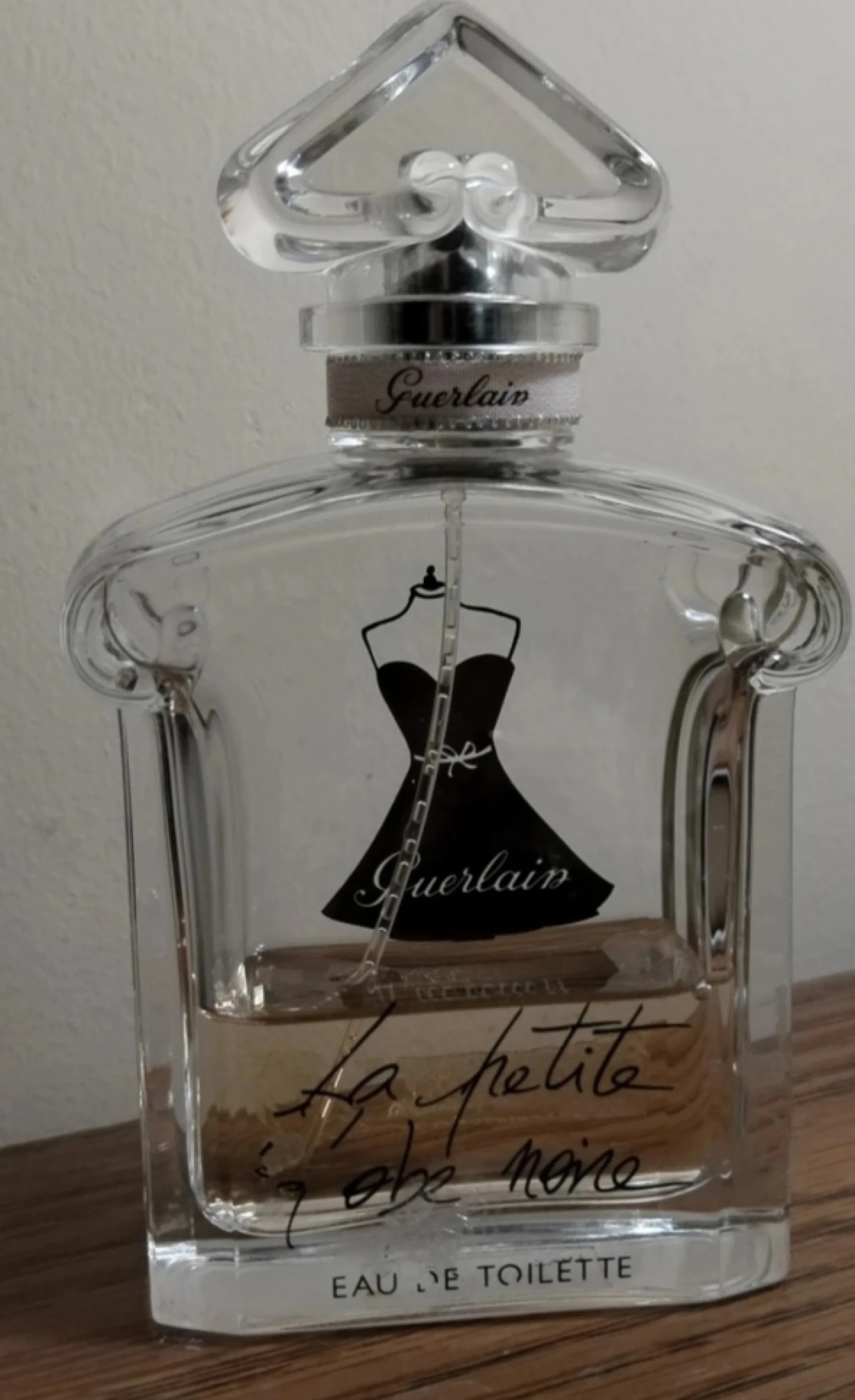Guerlain La Petite Robe Noire EDT üvegében