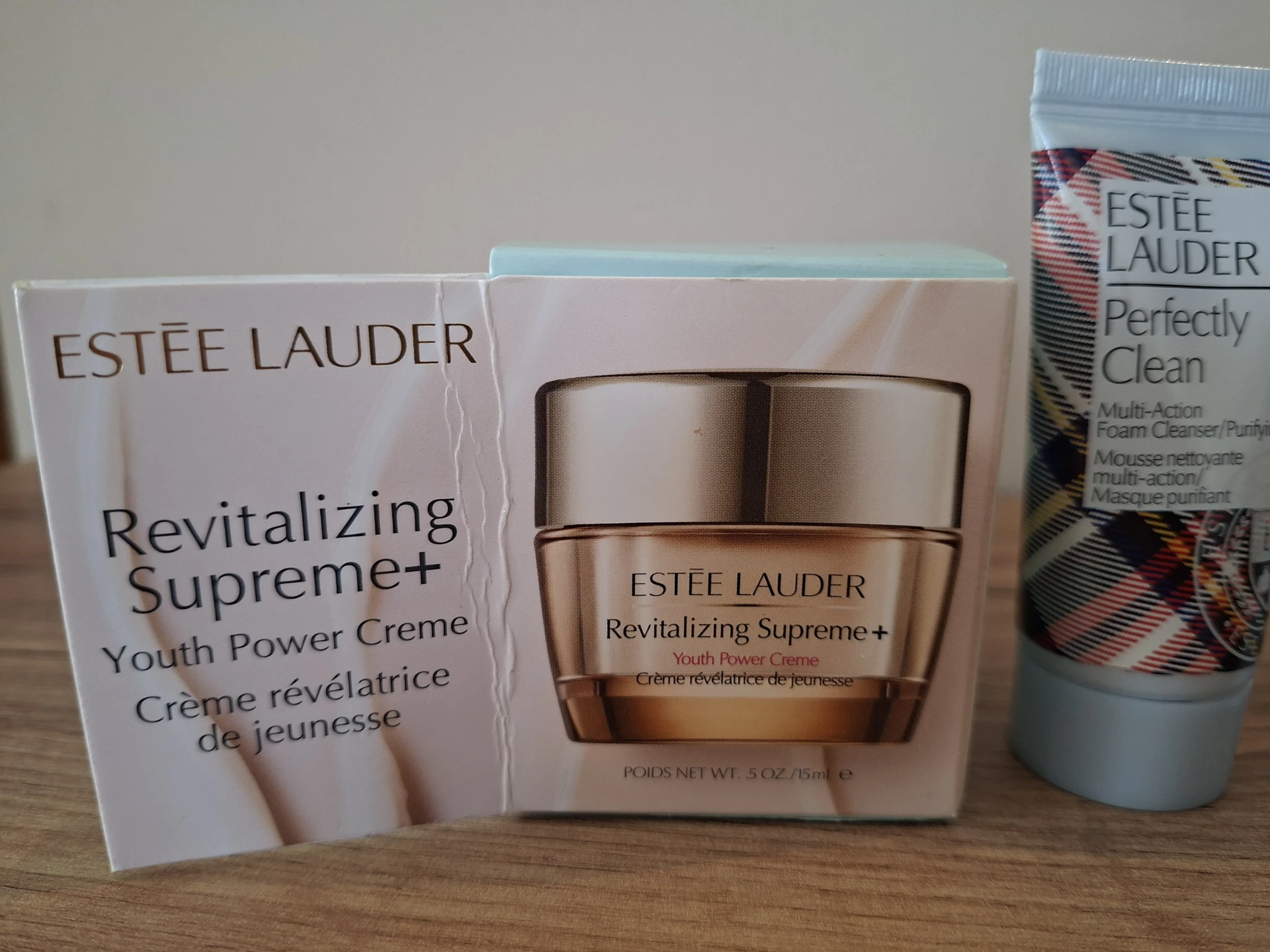 Estée Lauder Revitalizing Supreme+ Youth Power