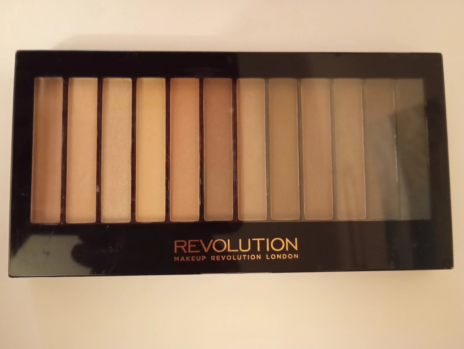 Ajándék 🎁 Revolution Iconic Elements paletta