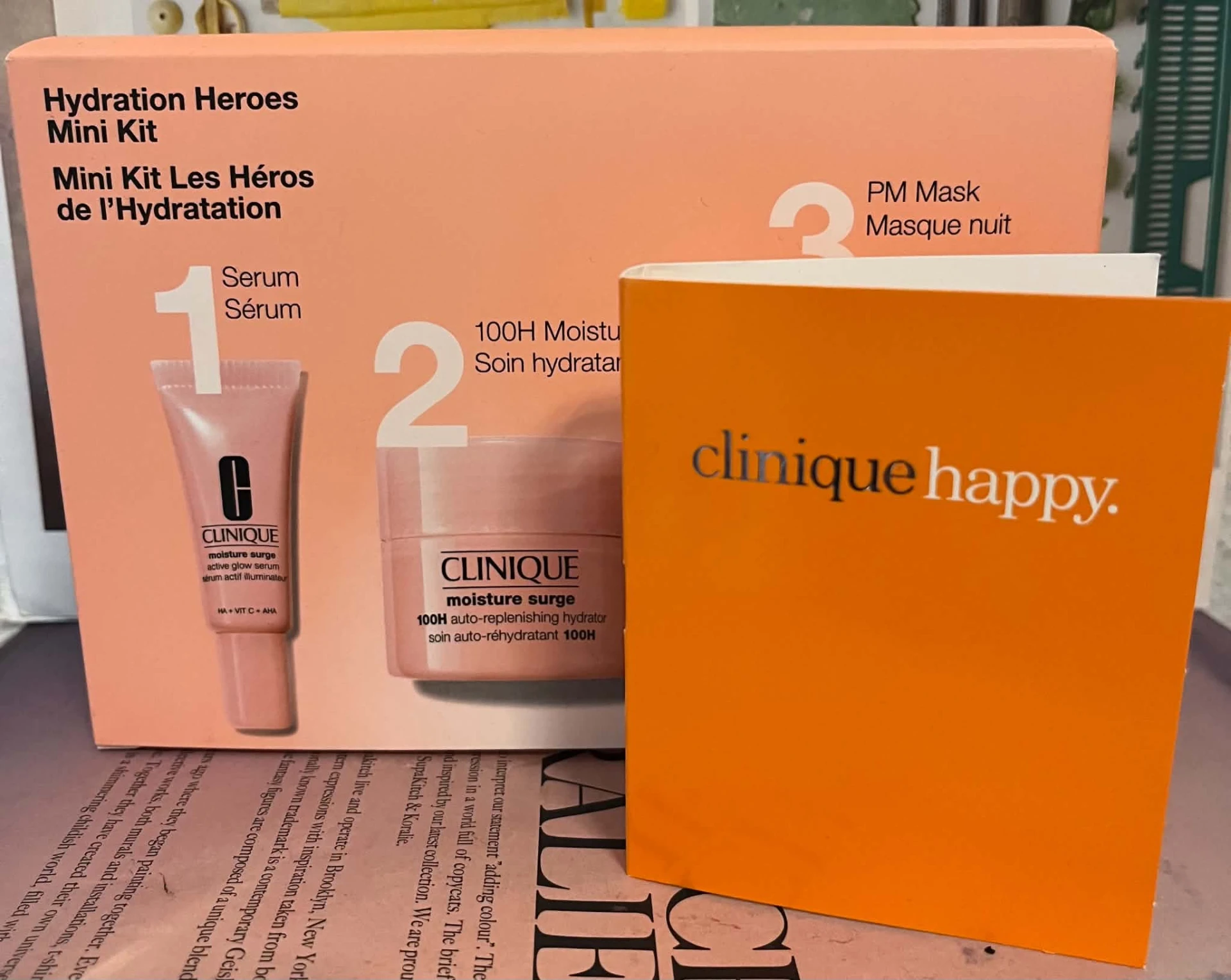 Clinique Moisture Surge Overnight Mask mini hidratáló szettben , Clinique Happy illattal