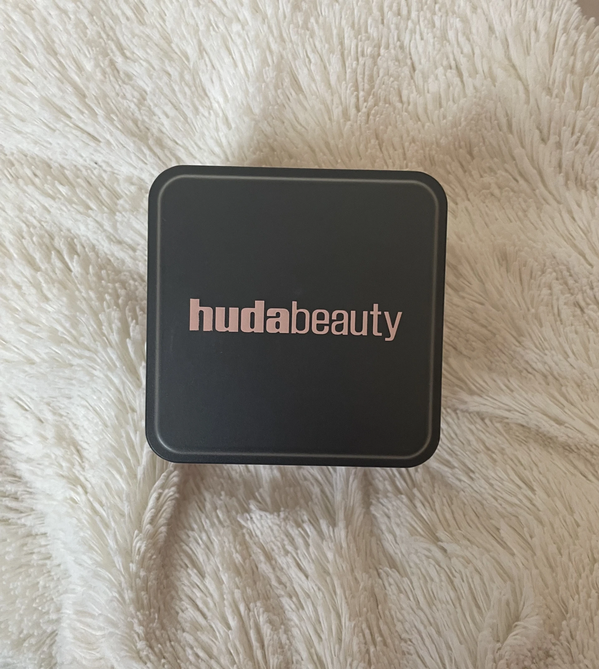 Huda Beauty Easy Bake Loose Baking & Setting Powder