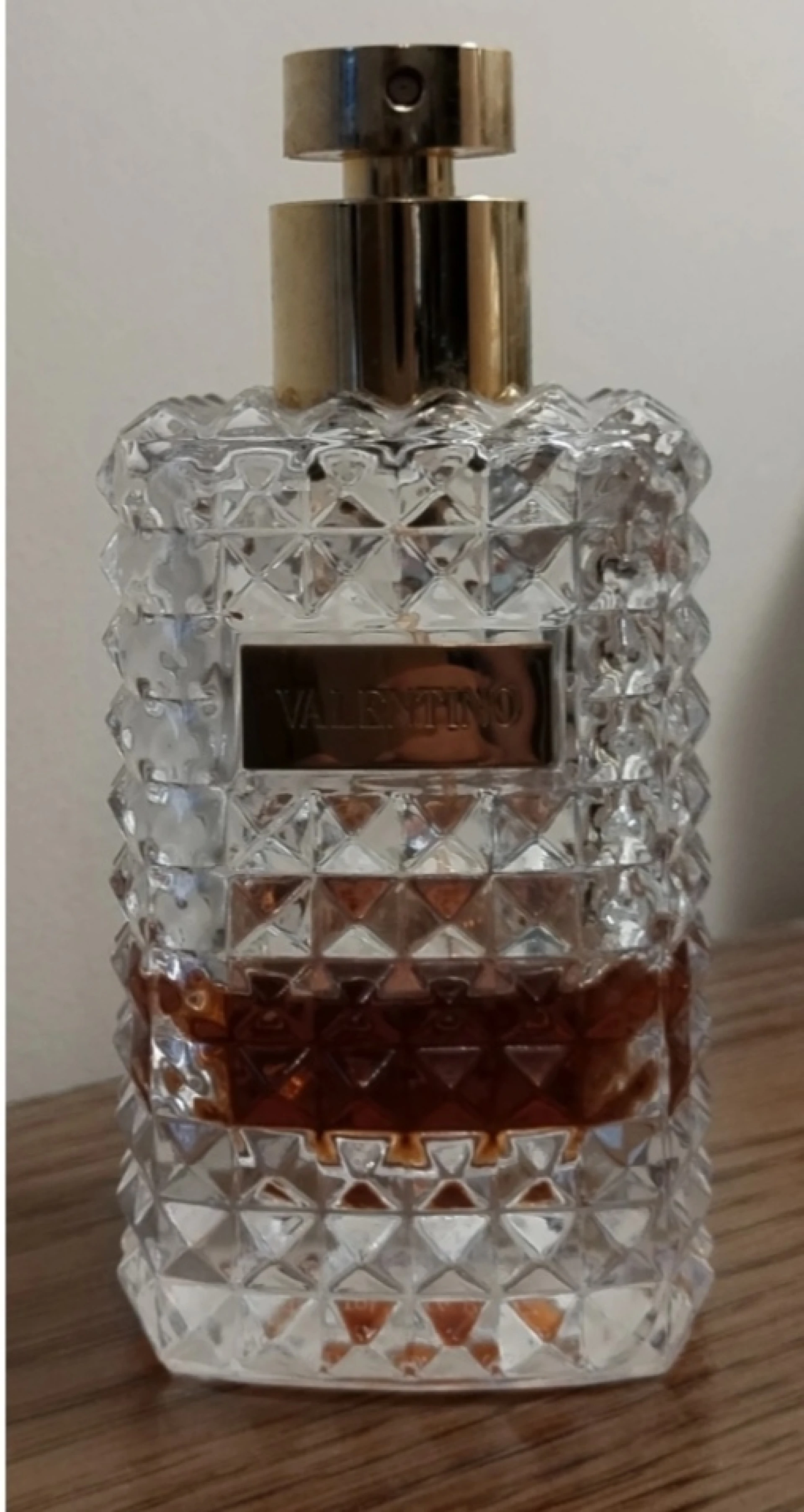 RITKASÁG ! Valentino Donna Aqua EDT üvegében