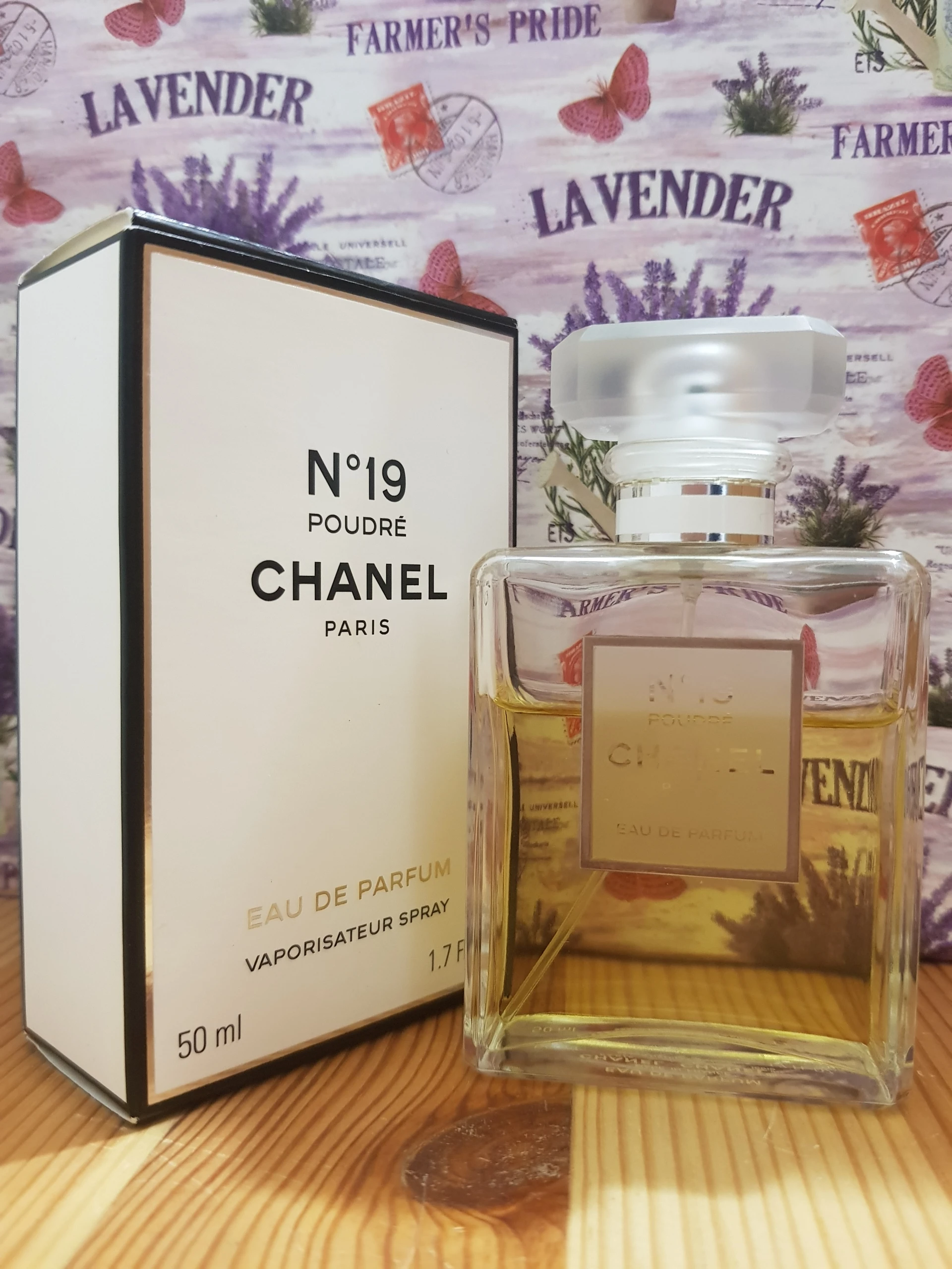 Chanel N19 Poudré