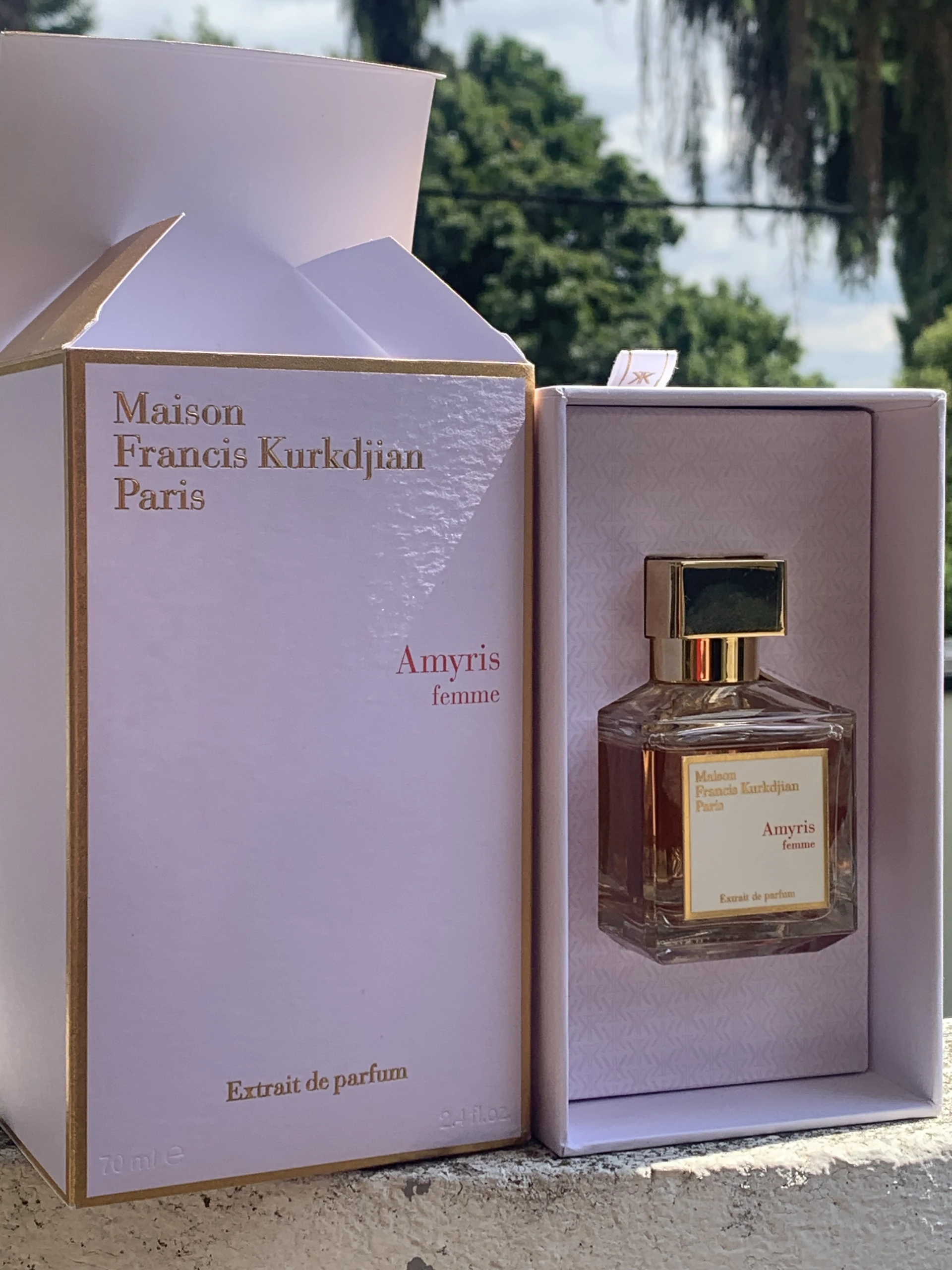 MFK Amyris Femme Extrait üvegében