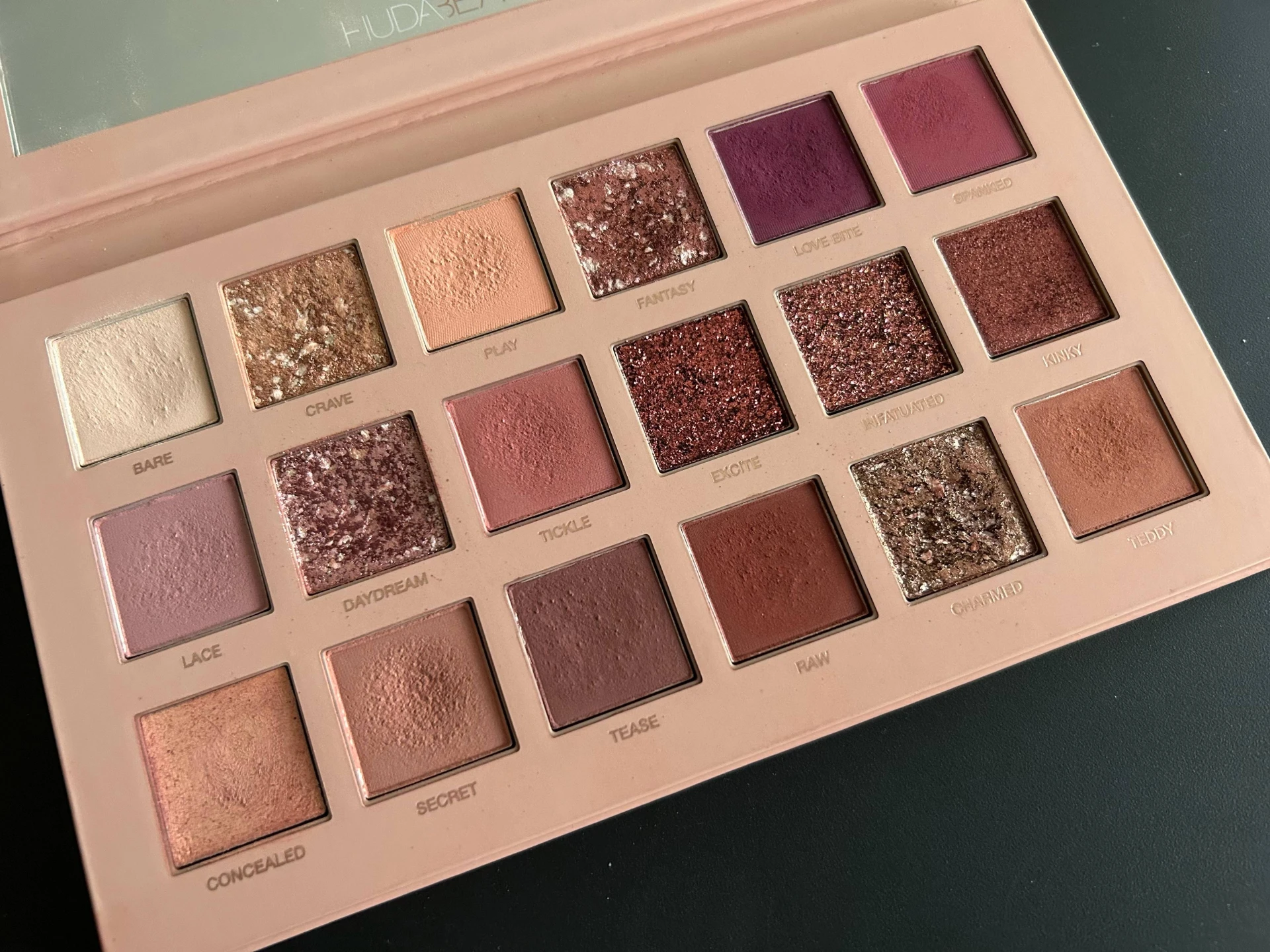 Huda Beauty New Nude paletta