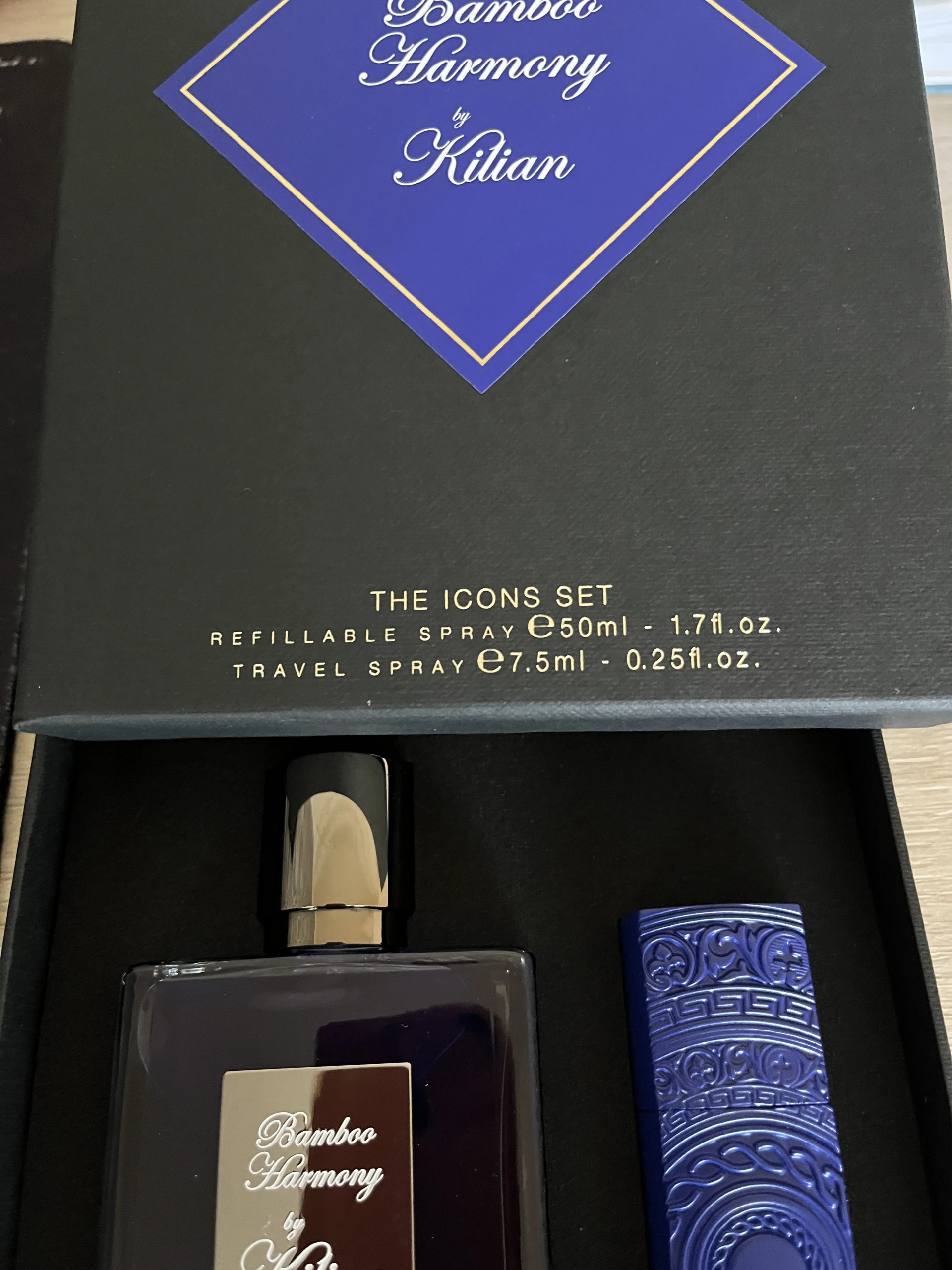 By Kilian Bamboo Harmony  1 fujas hiánnyal .THE ICONS SET !! Refillable spray 50 ml Travel set ( utazó ) 7,5 ml