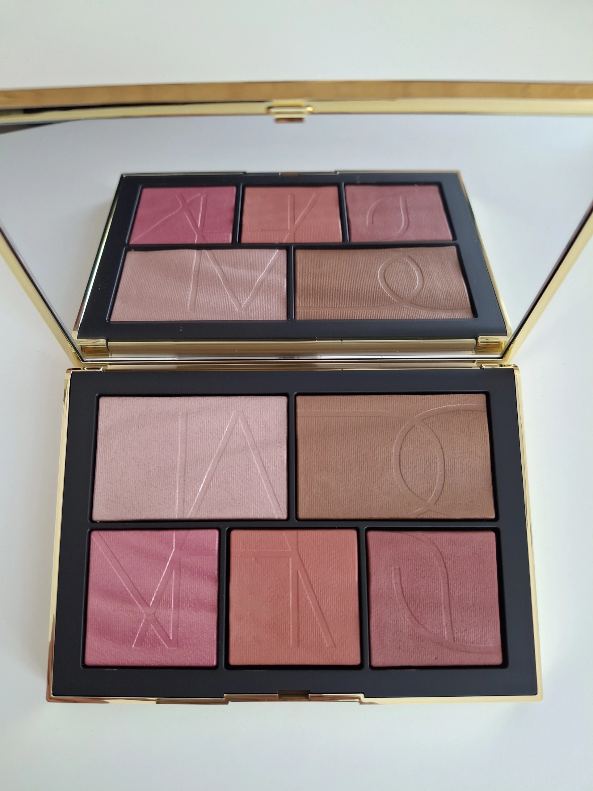 Nars pure luxury light reflecting cheek & eye paletta