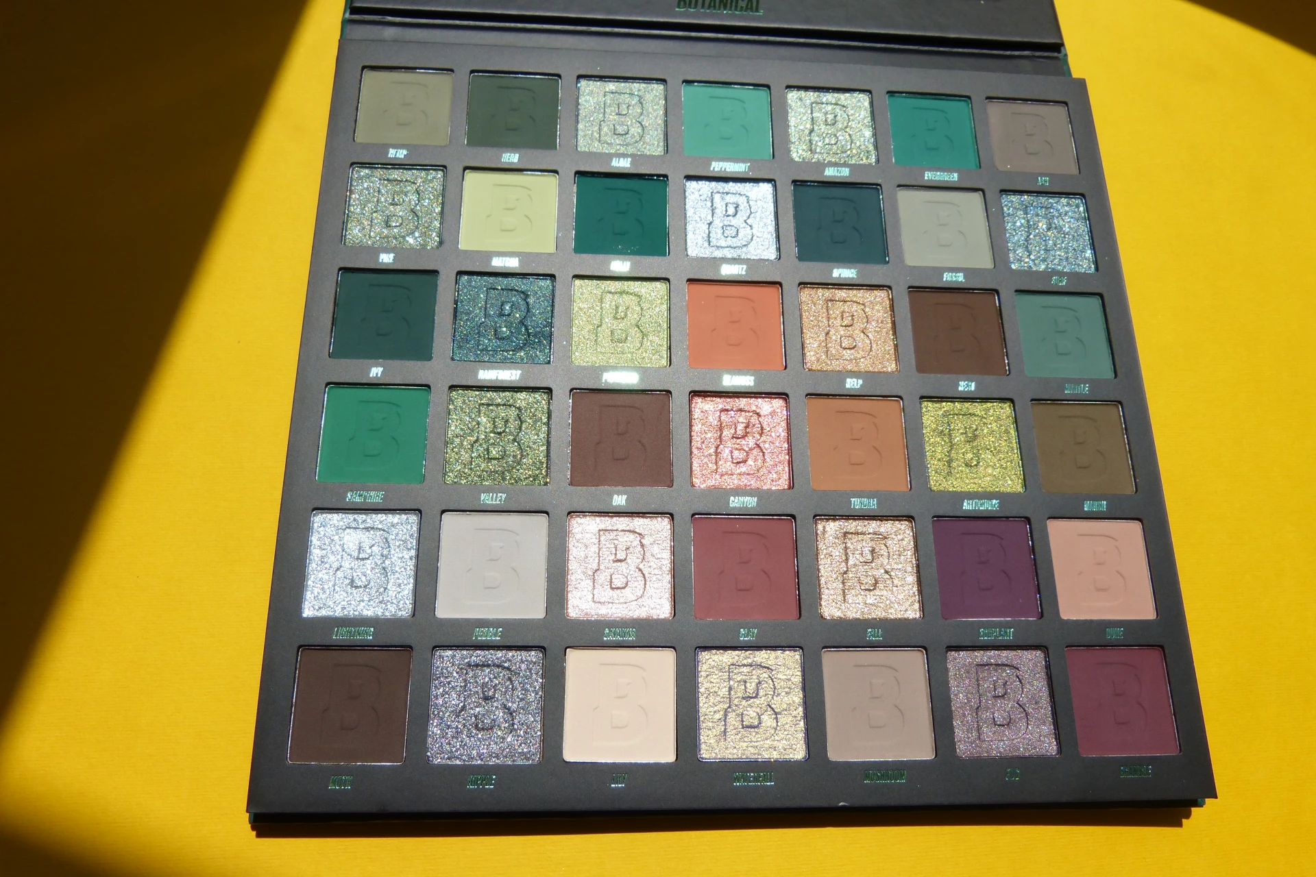 Új Beauty Bay Botanicals 42 paletta