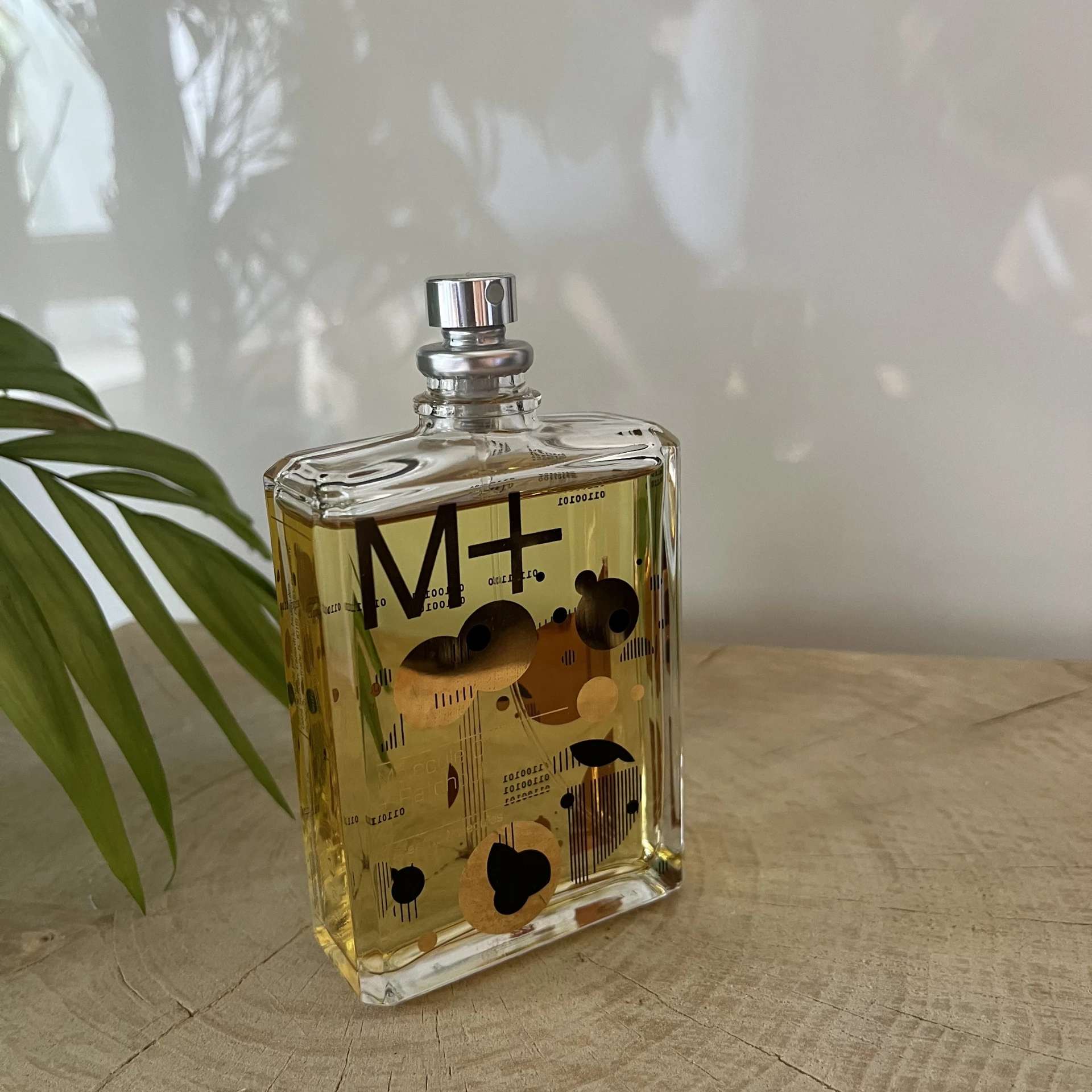 ÜVEGÉBEN  Escentric Molecules Molecule 01 + Patchouli