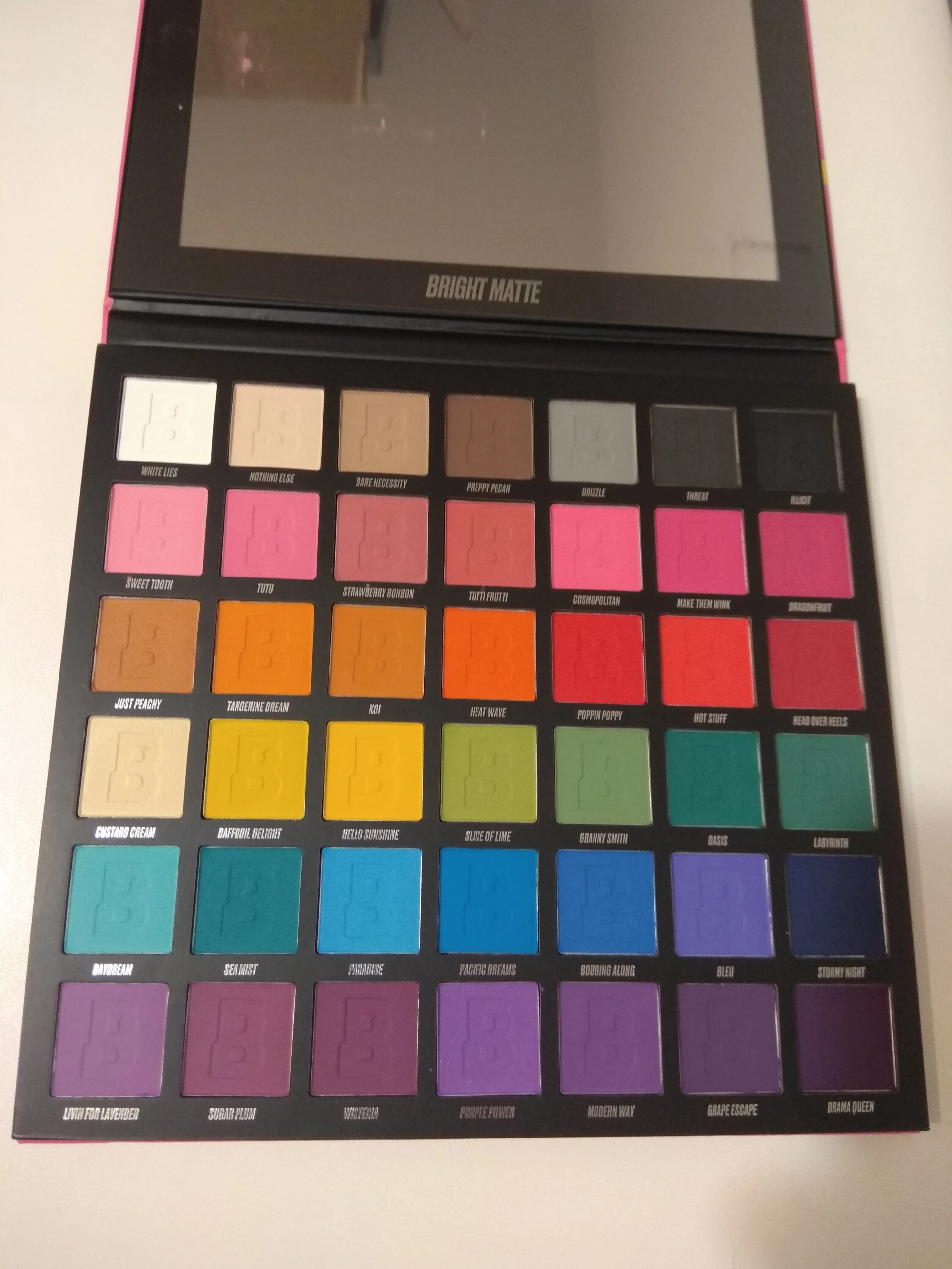 Új Beauty Bay Bright 42 Matte paletta
