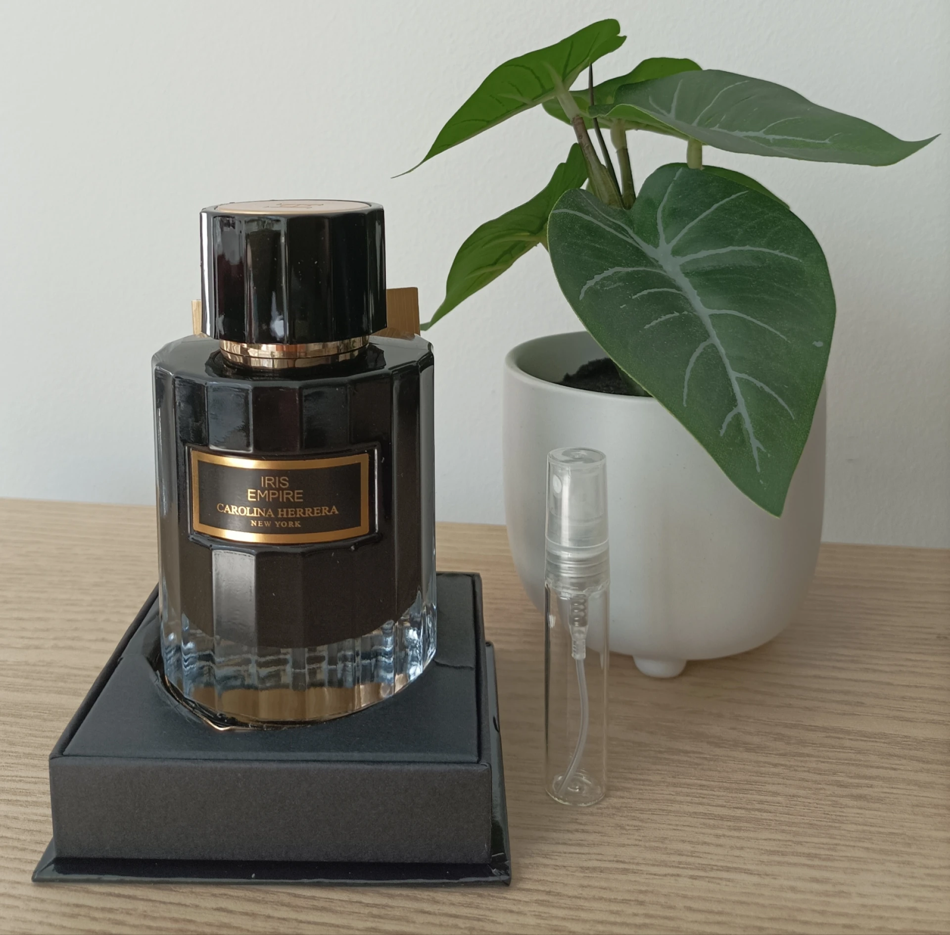 Carolina Herrera Iris Empire