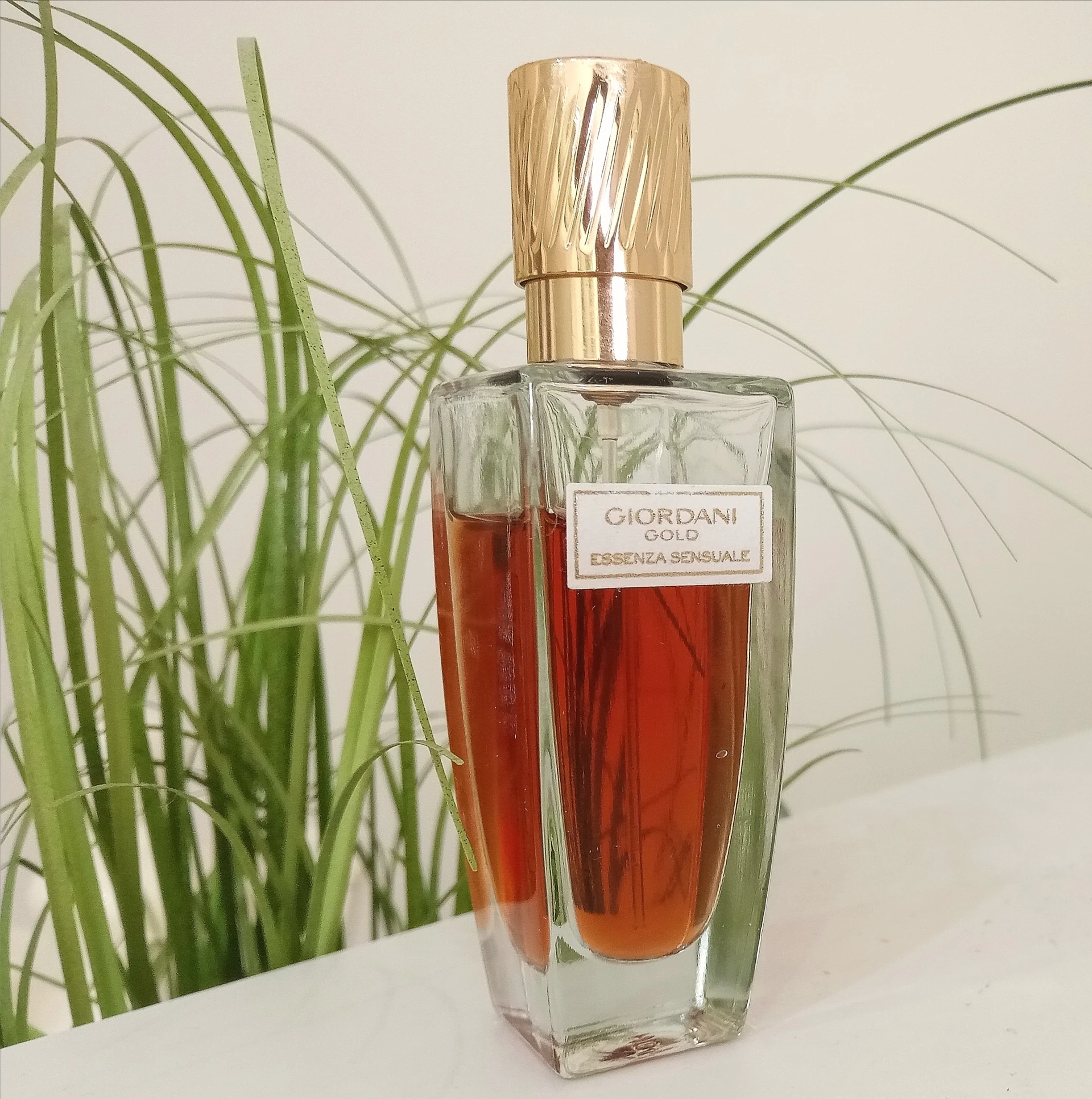 Ritkaság, ESSENZA SENSUALE Oriflame Giordani Gold