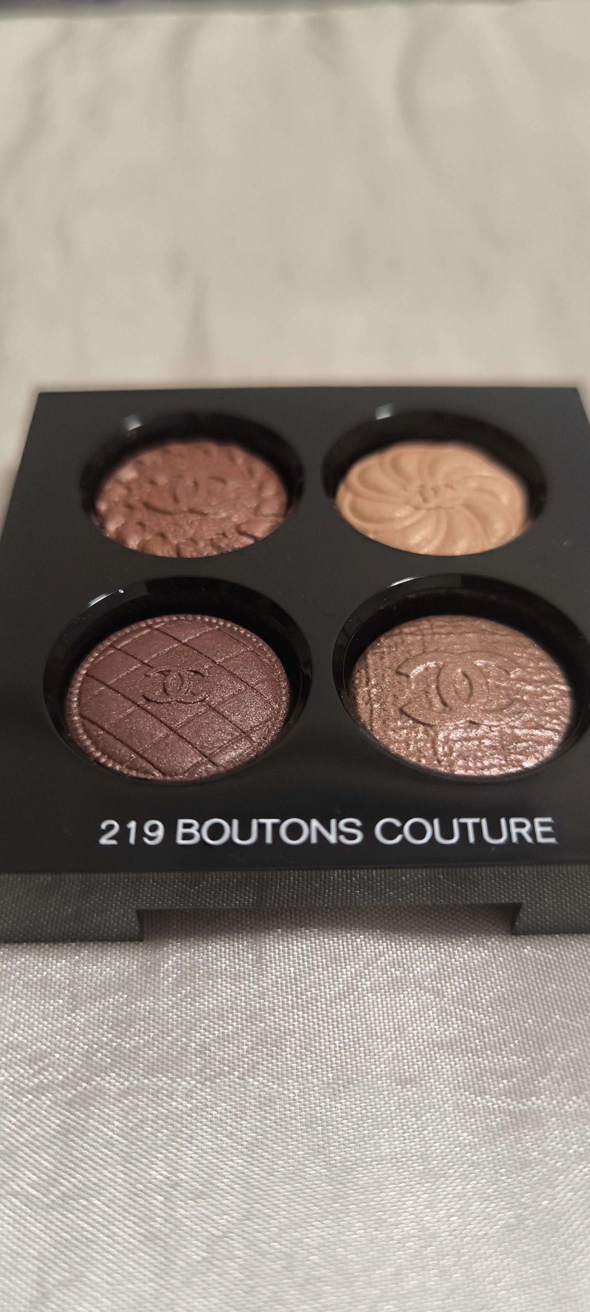 Chanel Les 4 Ombres Boutons 219,239