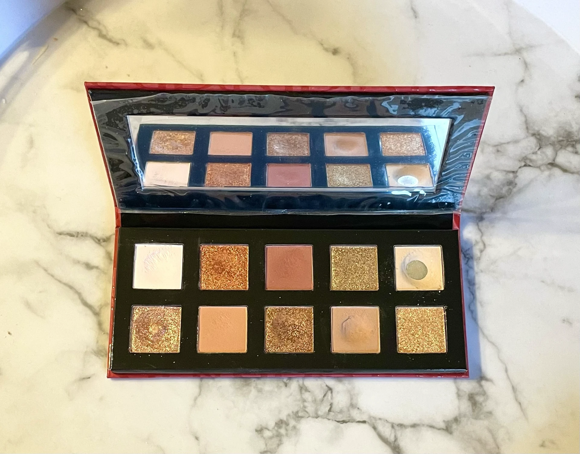 3500 Ft -MAC Eye Shadow X 10 Aute Cuture Starring Rosalia