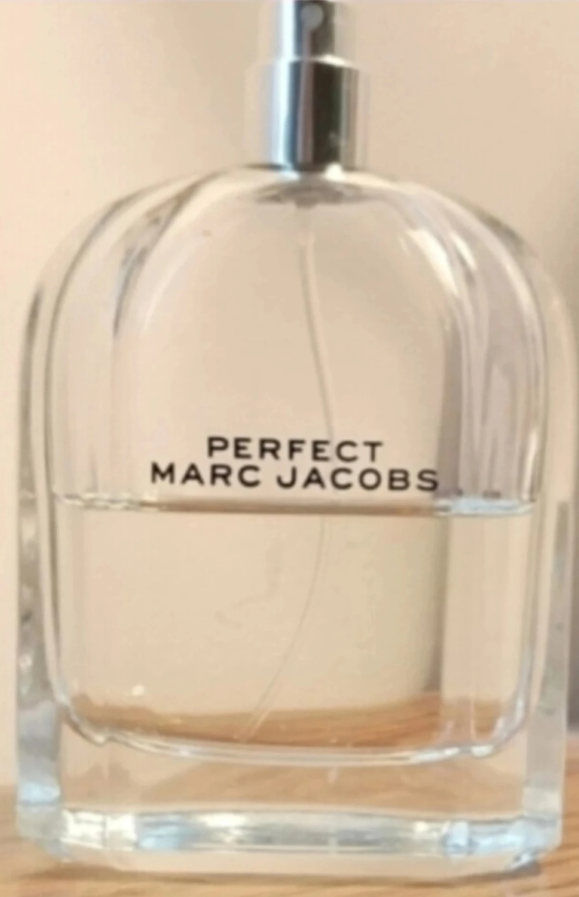 Marc Jacobs Perfect EDT üvegében