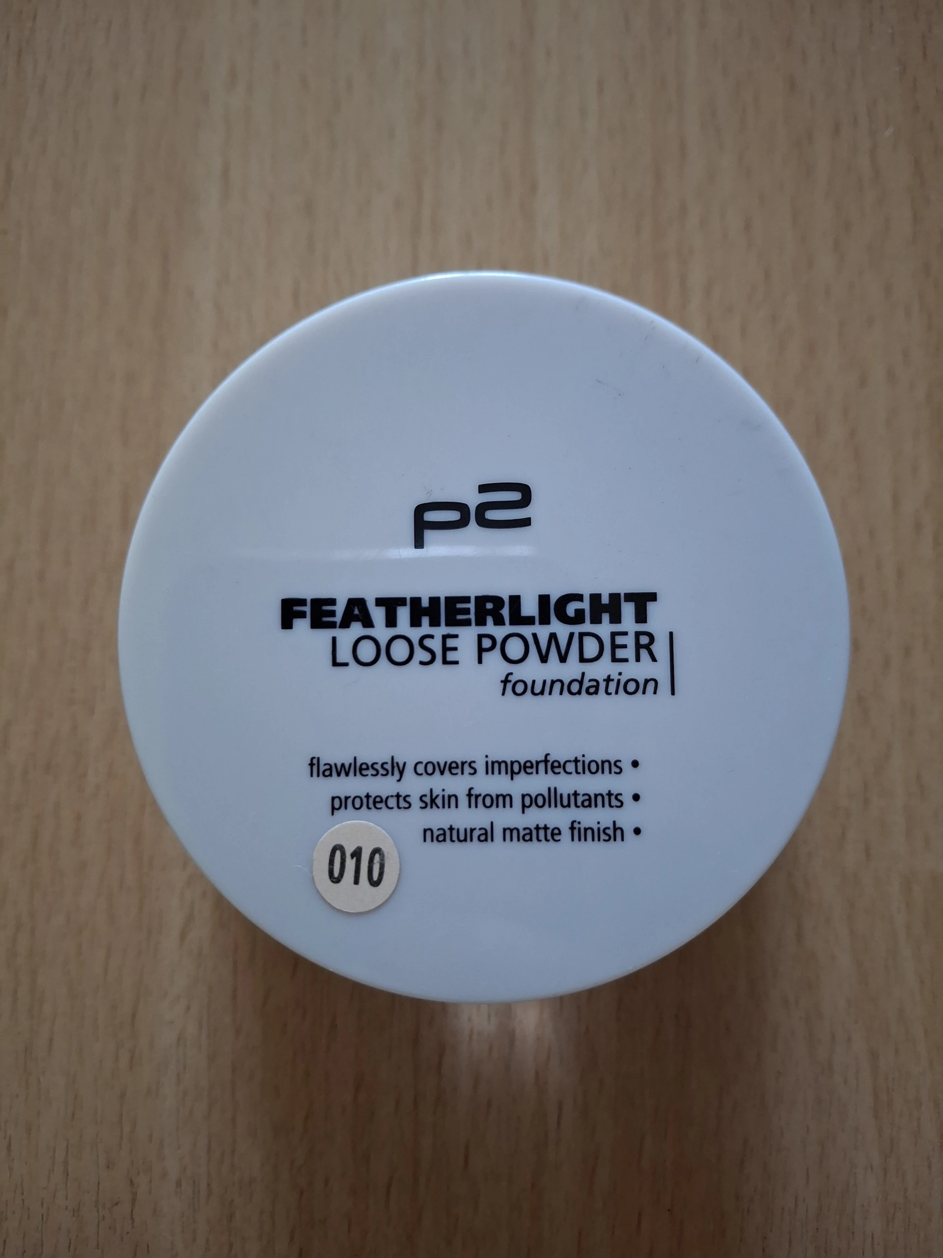 p2 Featherlight Porpúder Alapozó, legvilágosabb 010-es szín