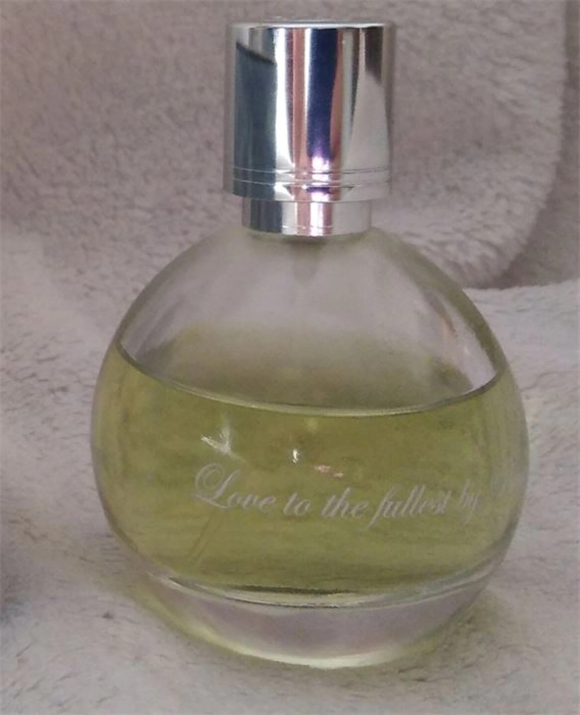 Avon Love To The Fullest by Reese Witherspoon parfümszóróban* eladó