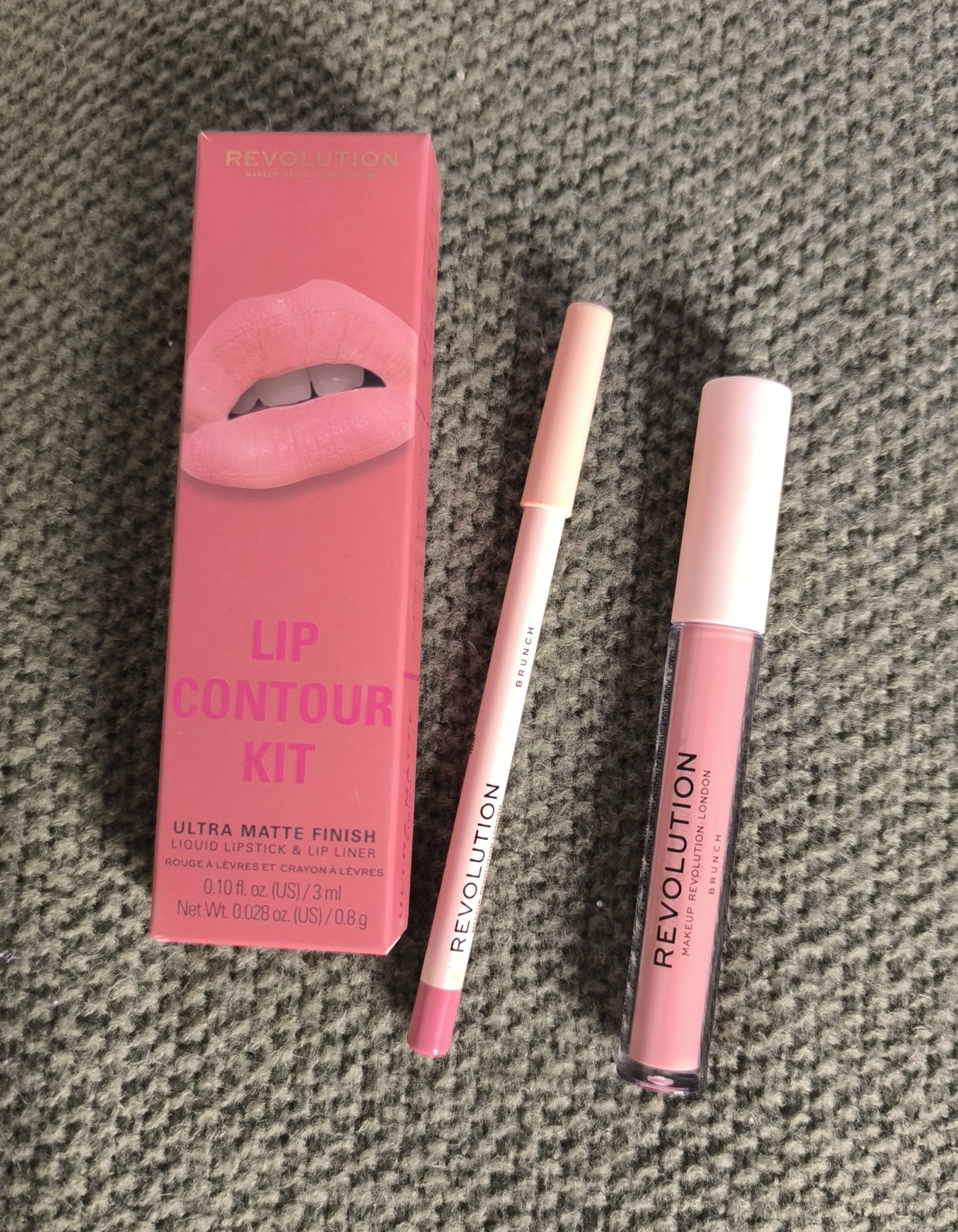 Makeup Revolution Lip Contour Kit