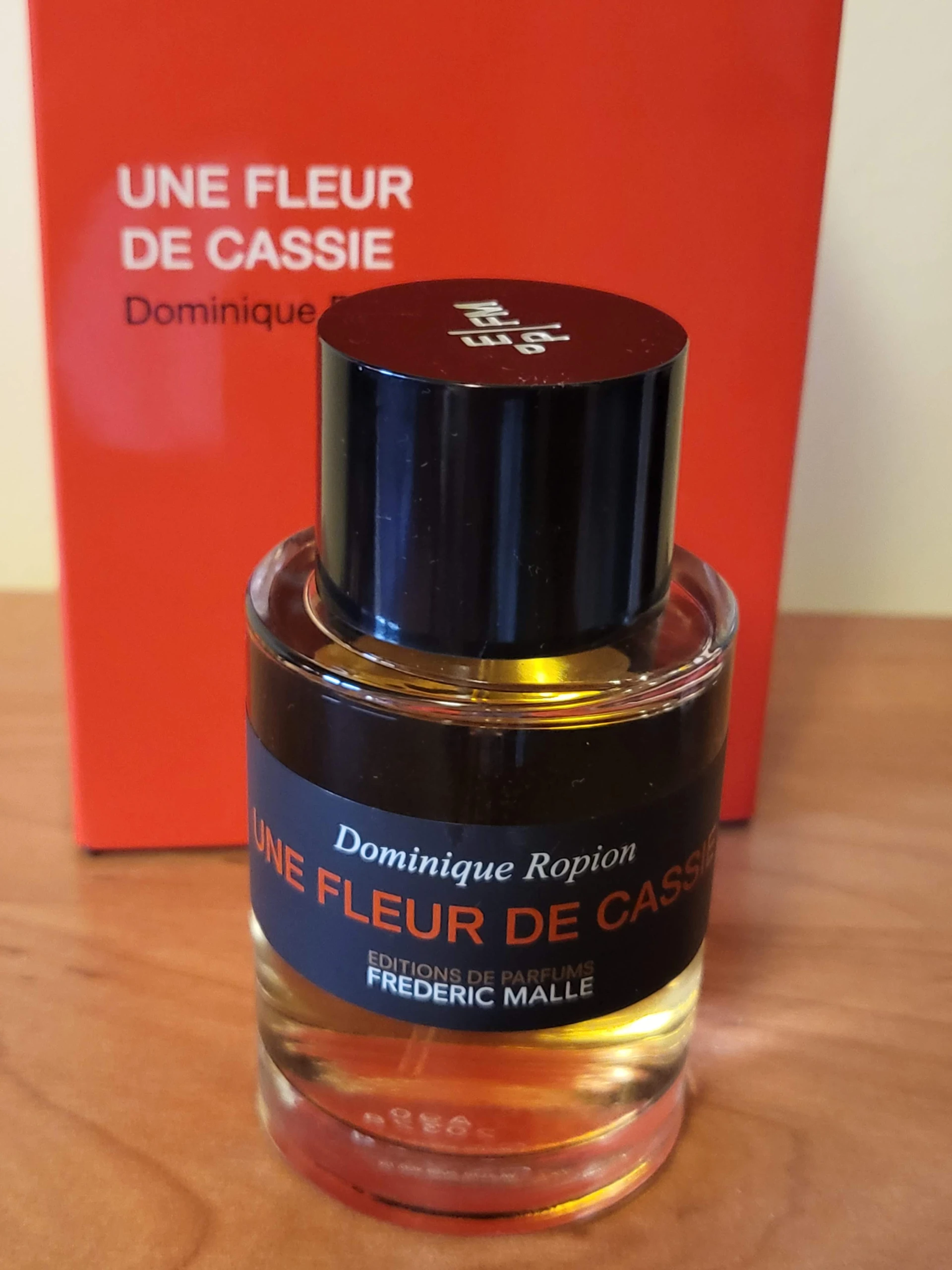 Une Fleur de Cassie fújós minta