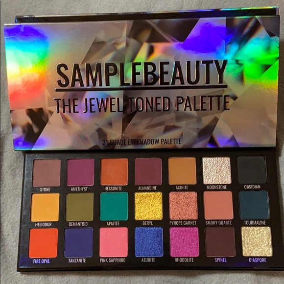 AKCIÓ! Új Sample Beauty The Jewel Toned paletta