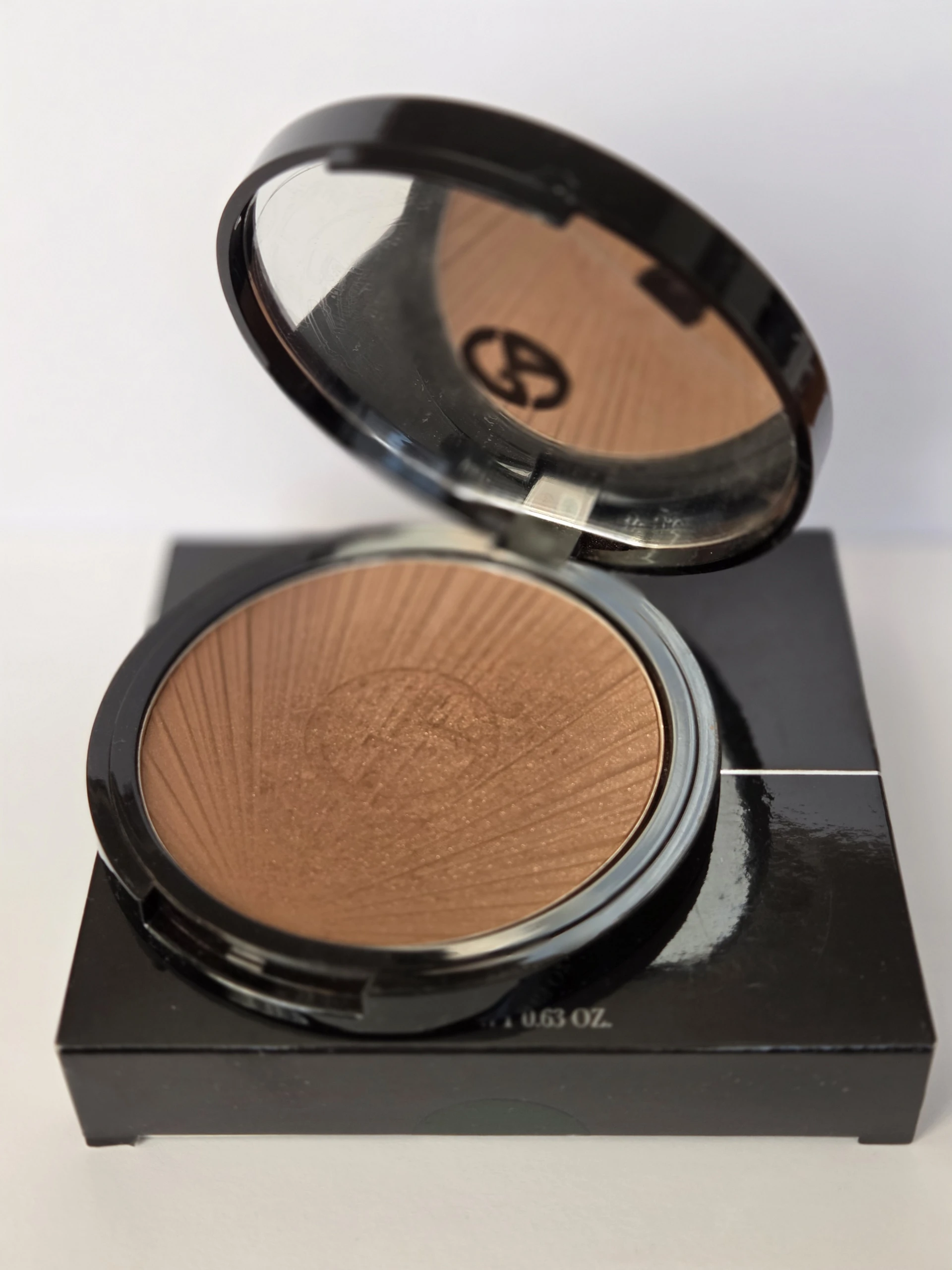 10000 Ft Giorgio Armani Luminous Silk Glow Bronzer 110-es árnyalat