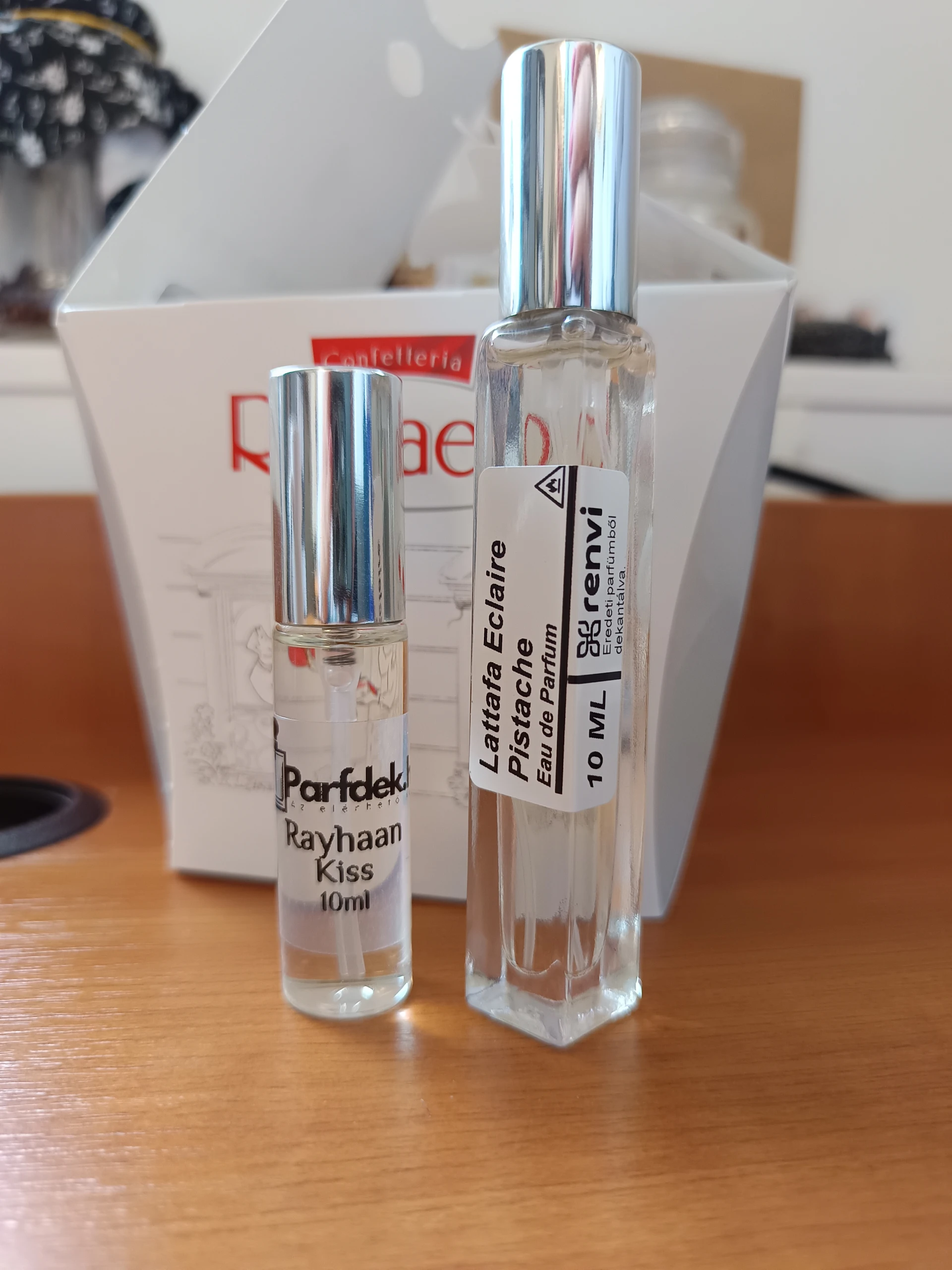 Lattafa Eclaire Pistache és Rayhaaan Kiss 10 ml dekantok (édes, gourmand illatok)