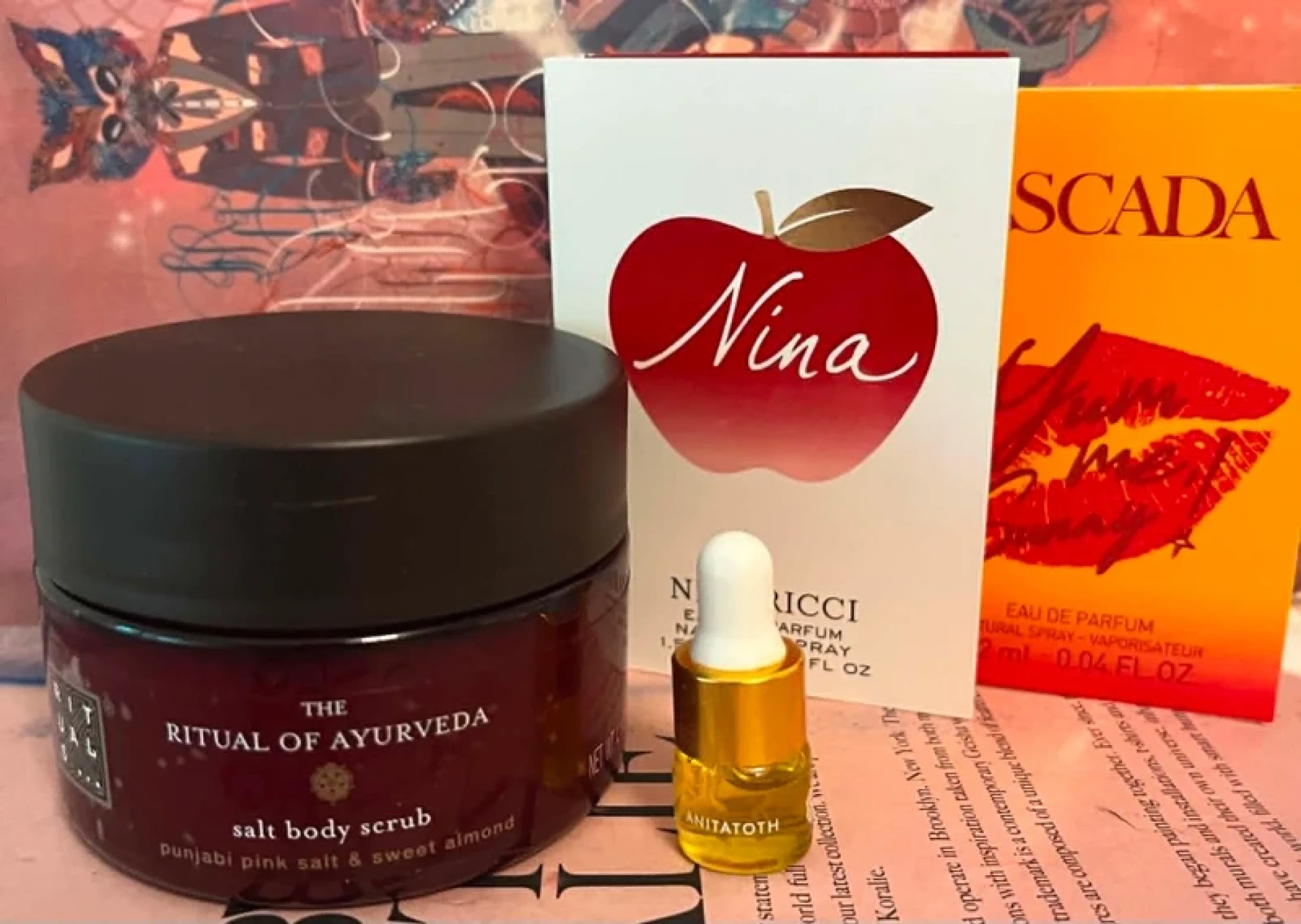 Rituals of Ayurveda Pink Salt Scrub testradír illatos spa szettben