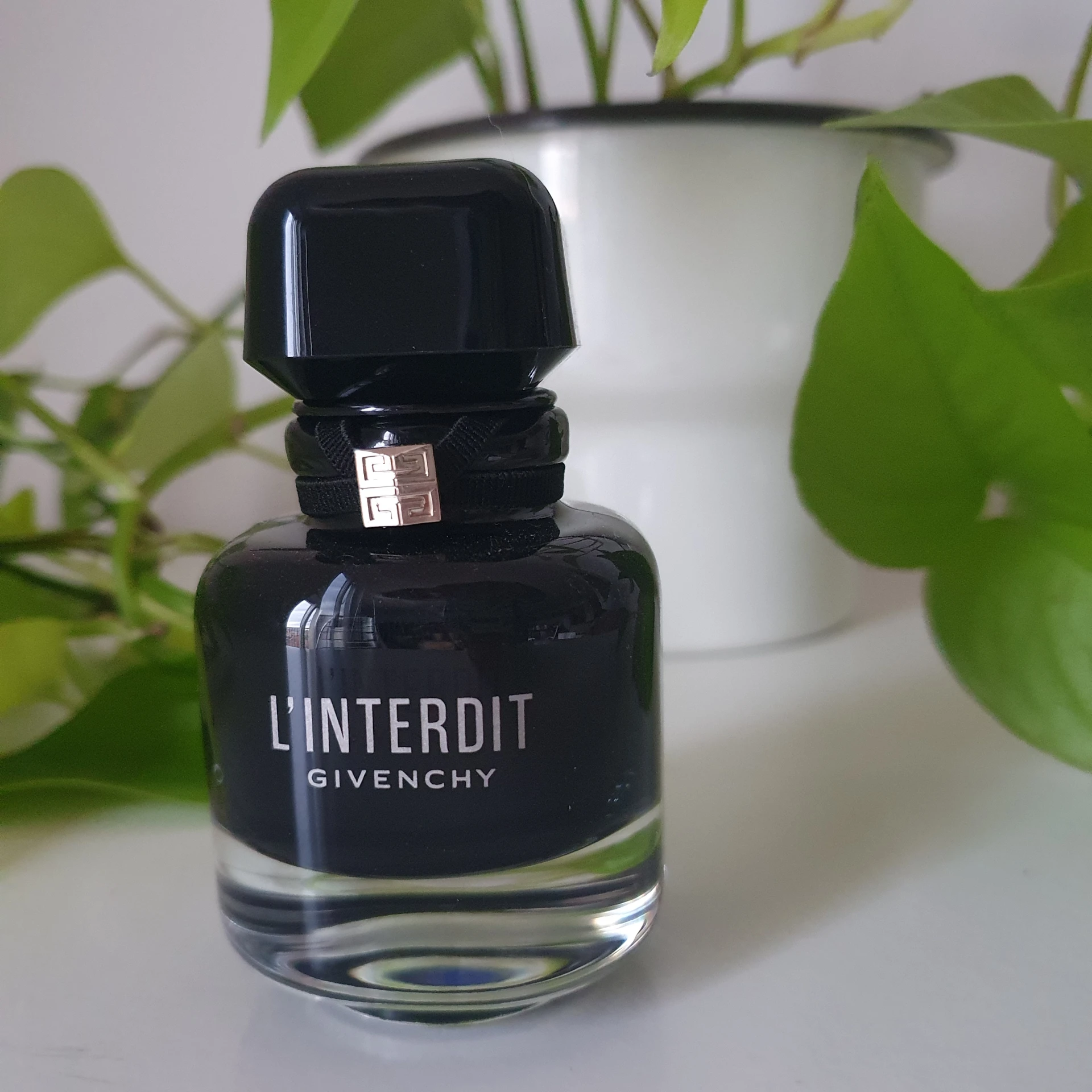 ÜVEGÉBEN IS Givenchy L'interdit Intense EDP