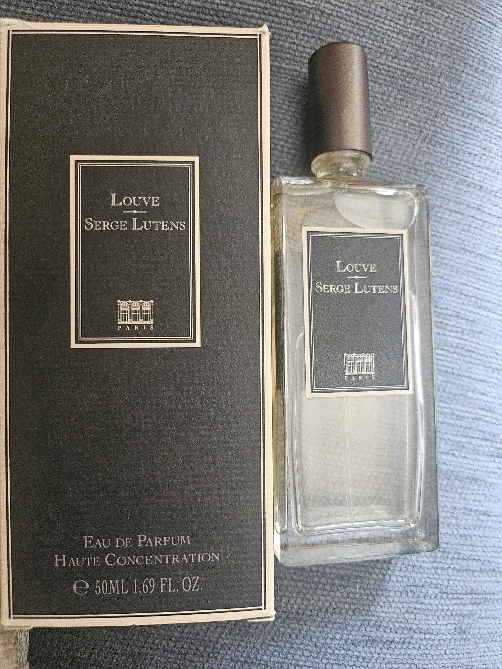 Serge Lutens Louve fújós minta