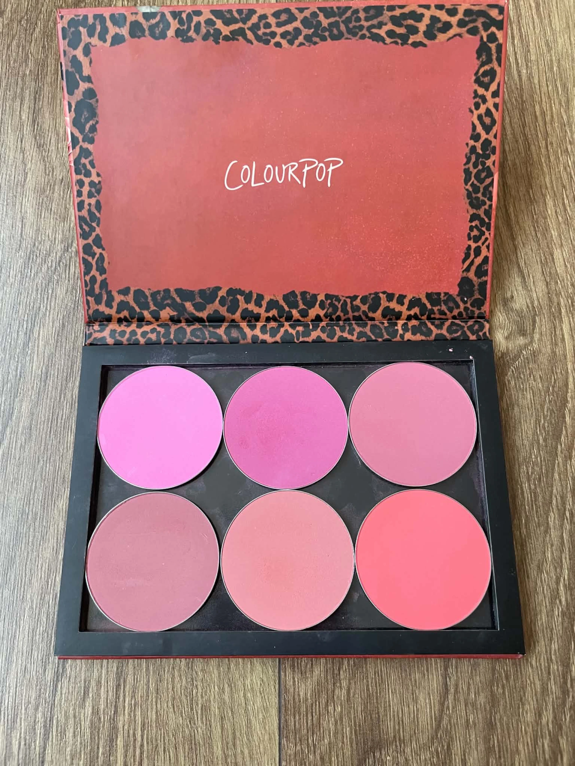 Colourpop pirosító paletta