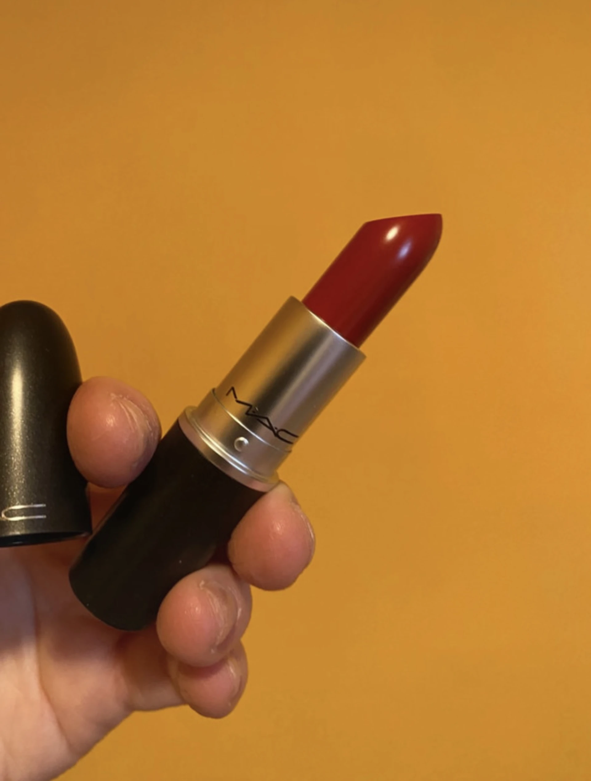 MAC A89 brave red rúzs, ajakrúzs új, sosem használt, szatén finish