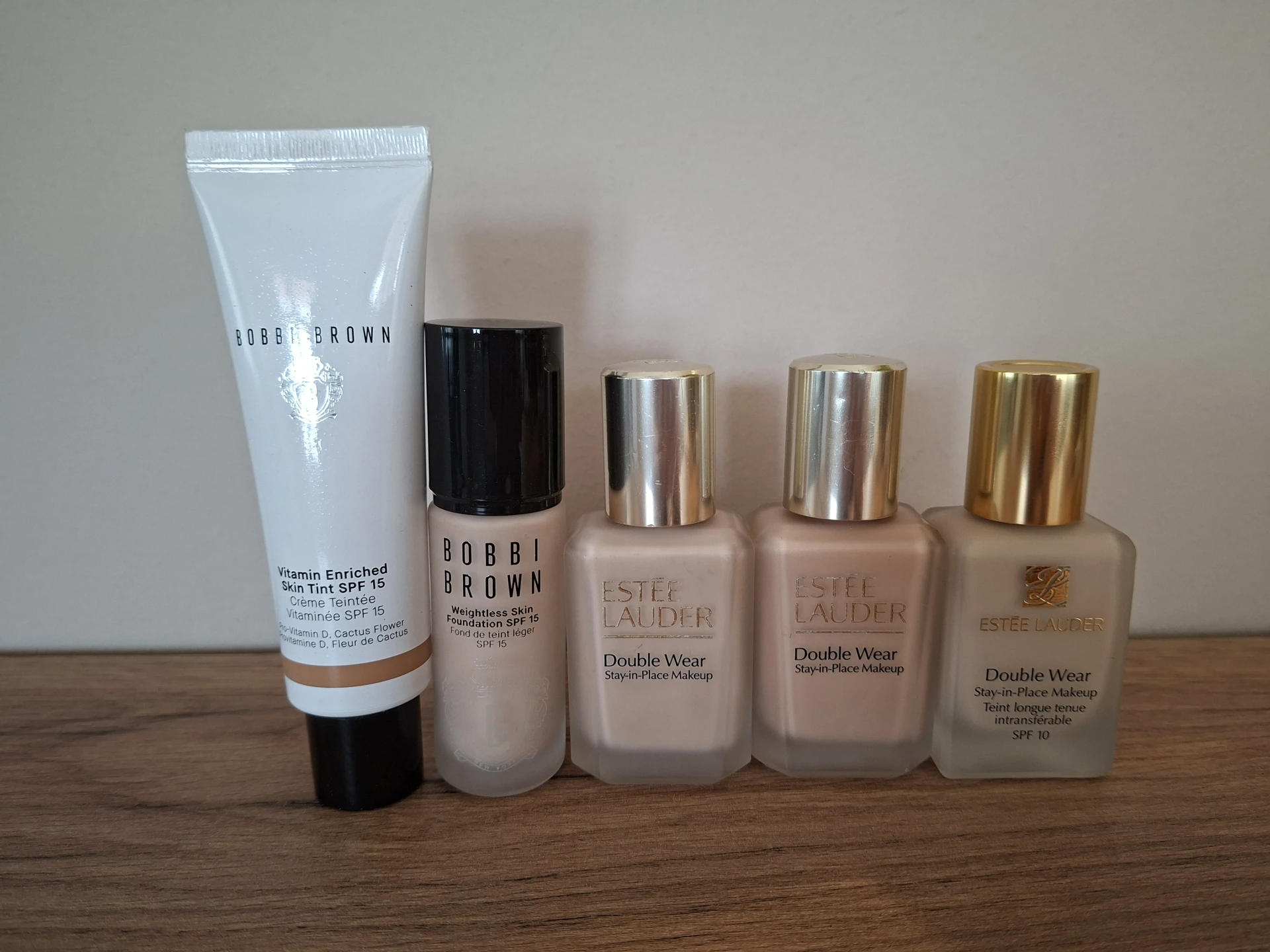 Bobbi Brown Skin Long-Wear Weightless Foundation SPF15