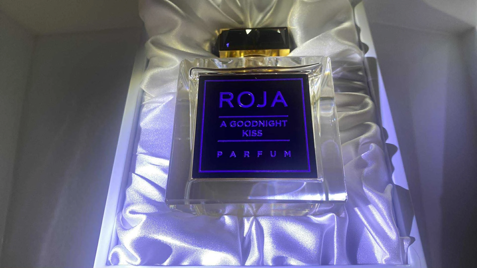 dekant/Roja Parfums - A Goodnight Kiss