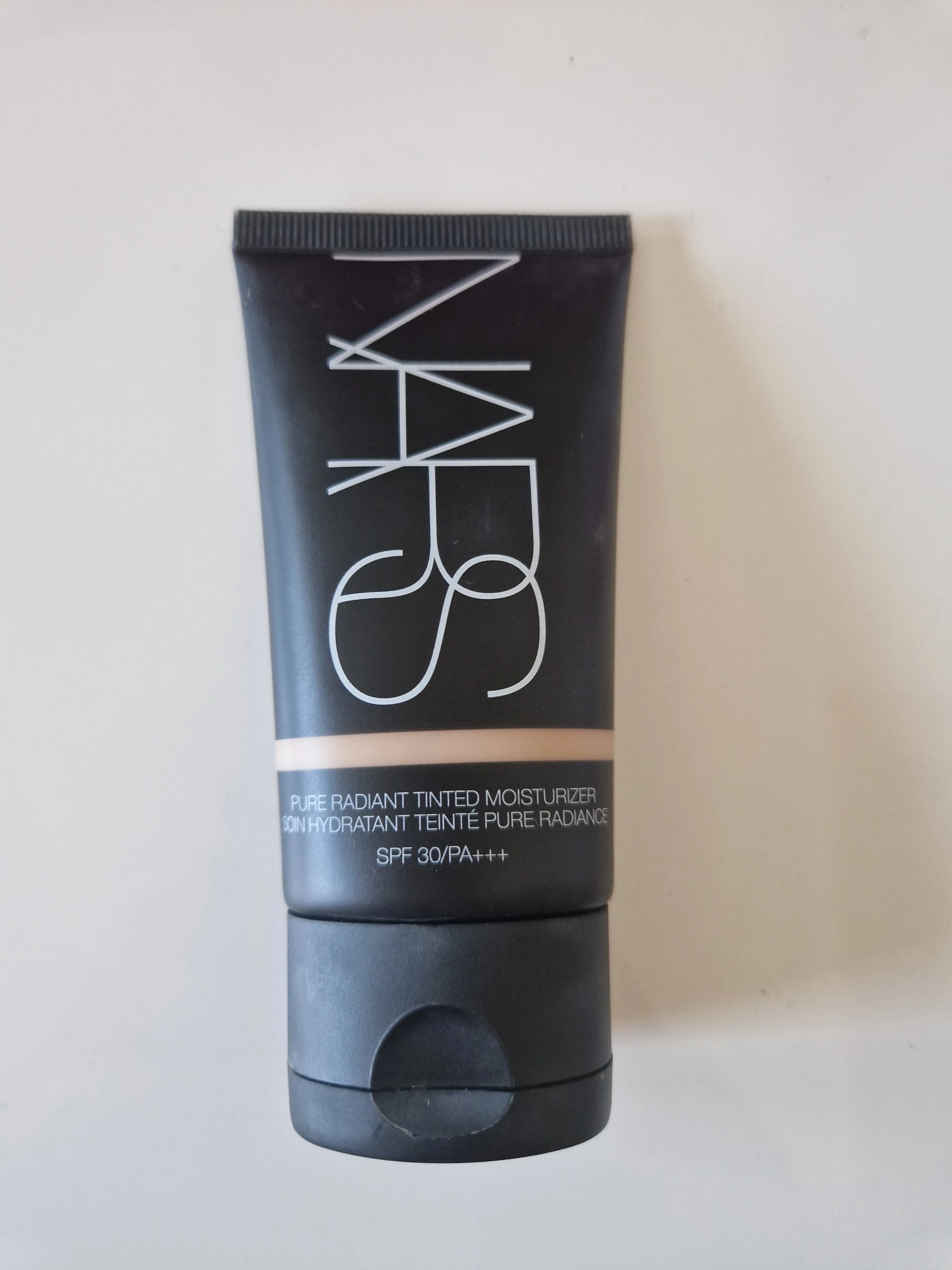 Nars színezett fenyvédös hidratáló