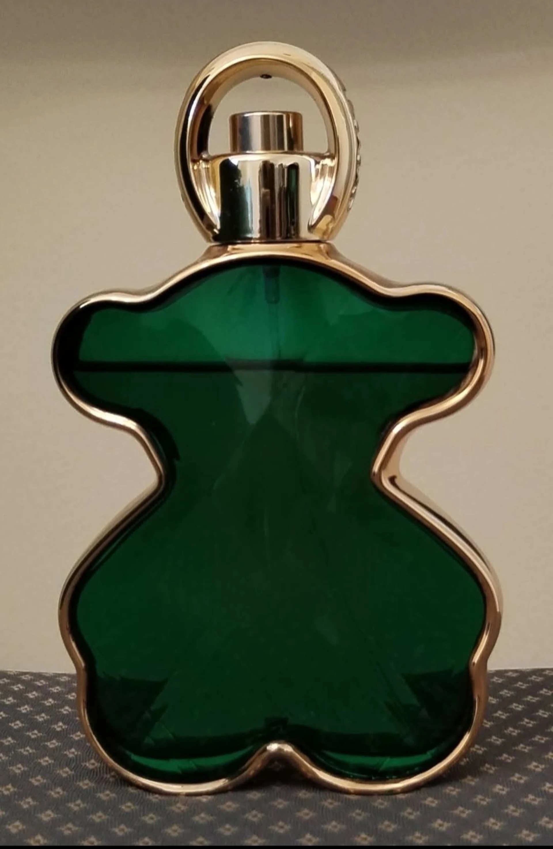 Tous Love Me The Emerald Elixir EDP üvegében