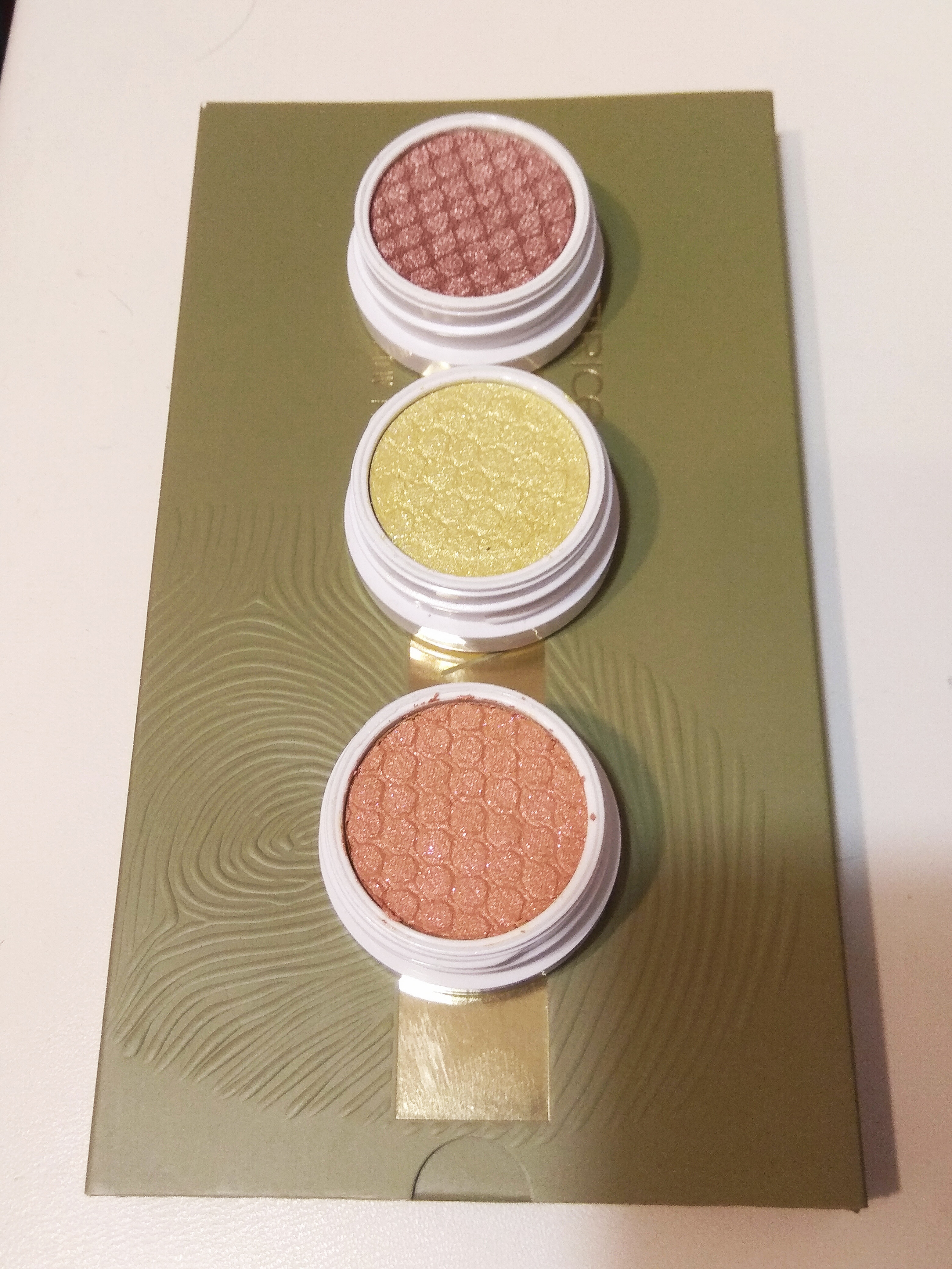 Új Colourpop Super Shock szemfesték