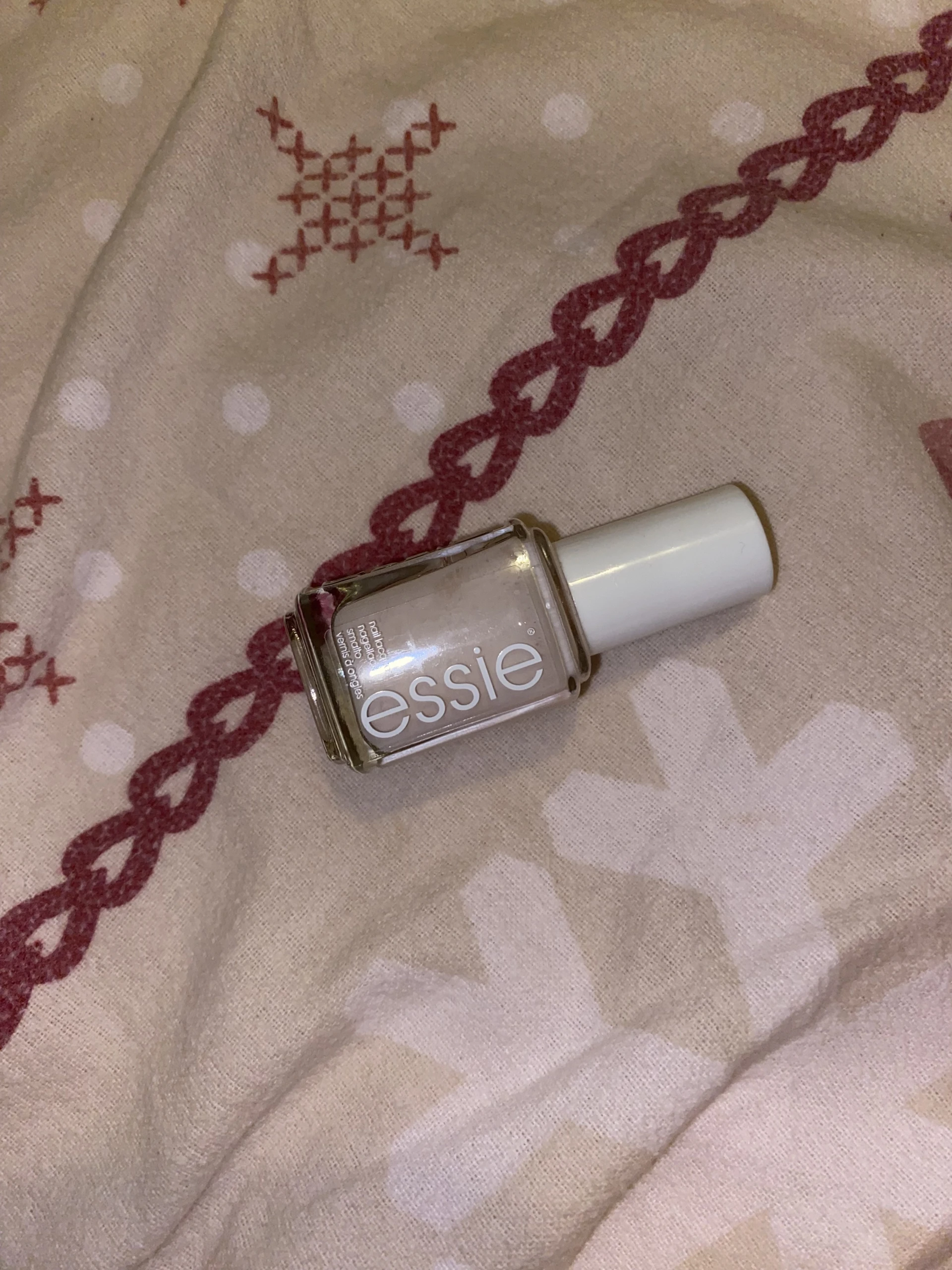 Essie világos rózsaszín körömlakk