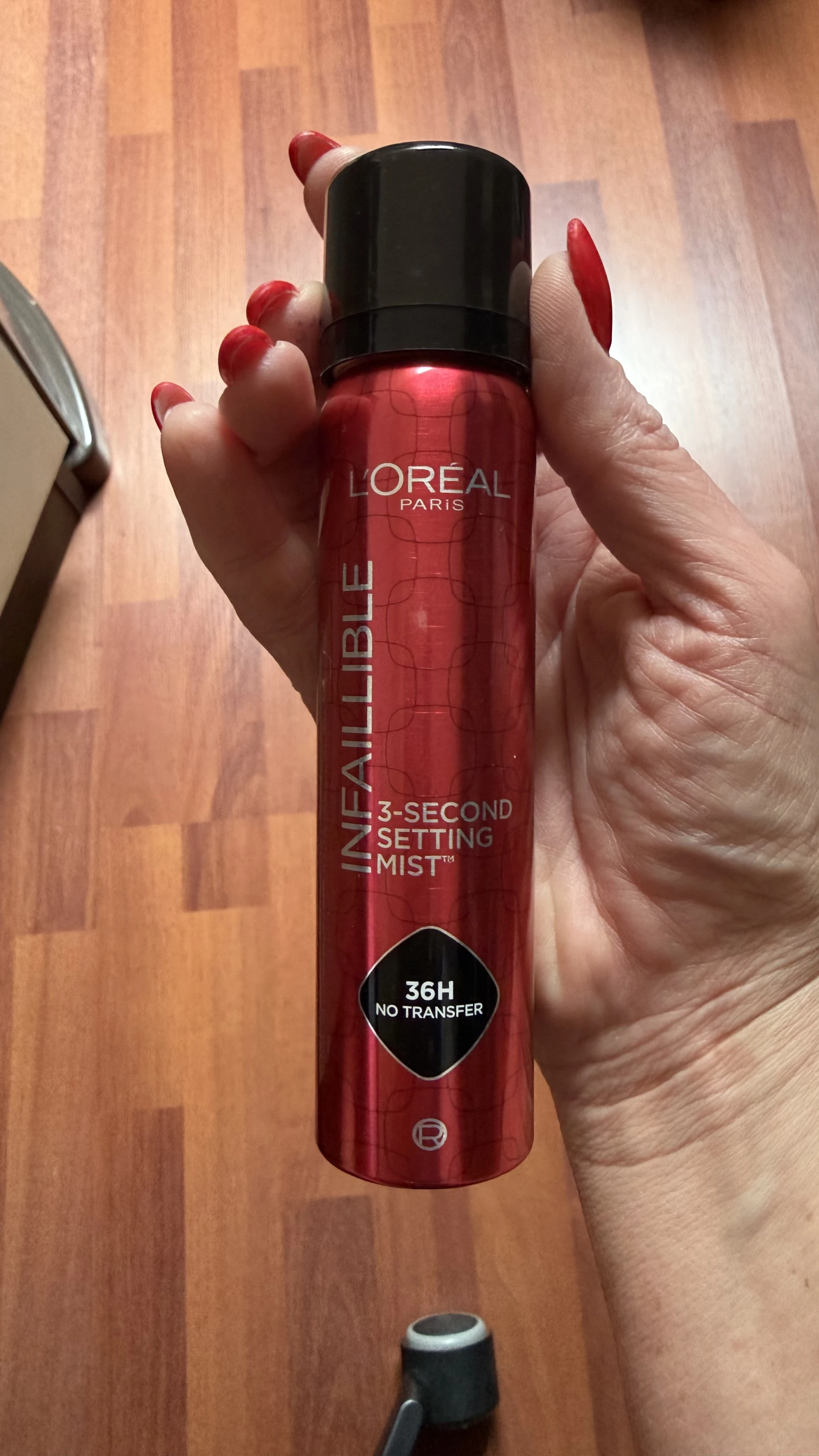 Eladó új, bontatlan L'Oréal Paris Infaillible Sminkfixáló Spray