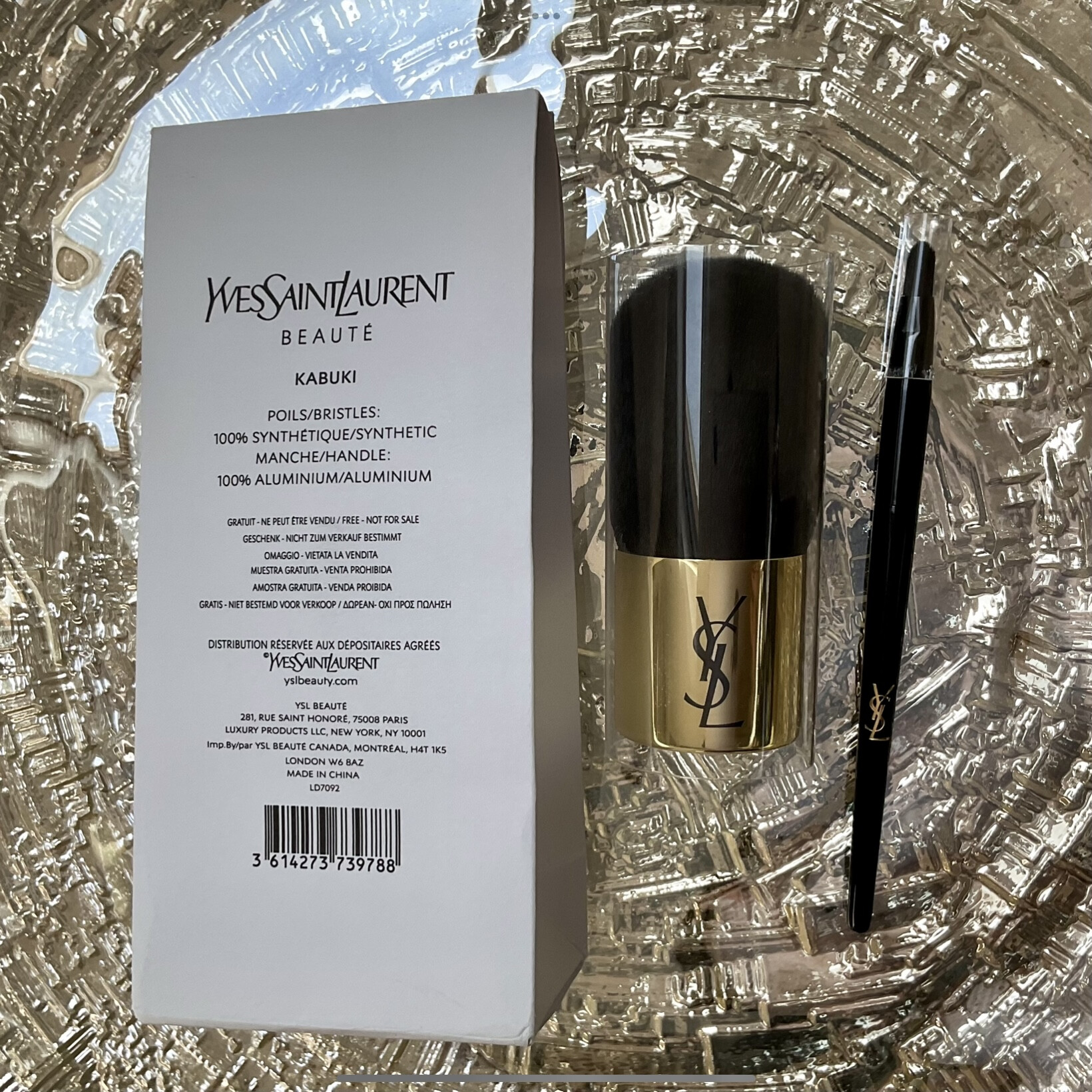 Yves Saint Laurent Kabuki Brush ajándék YSL rúzsecsettel