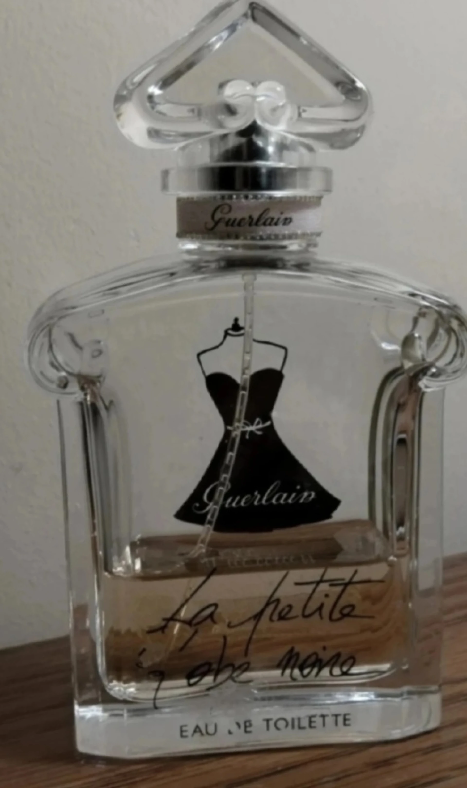 Guerlain La Petite Robe Noire EDT üvegében